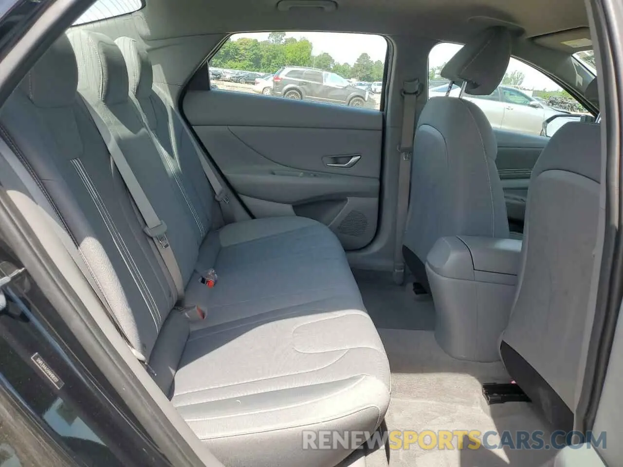 10 Photograph of a damaged car 5NPLS4AG5NH081727 HYUNDAI ELANTRA 2022