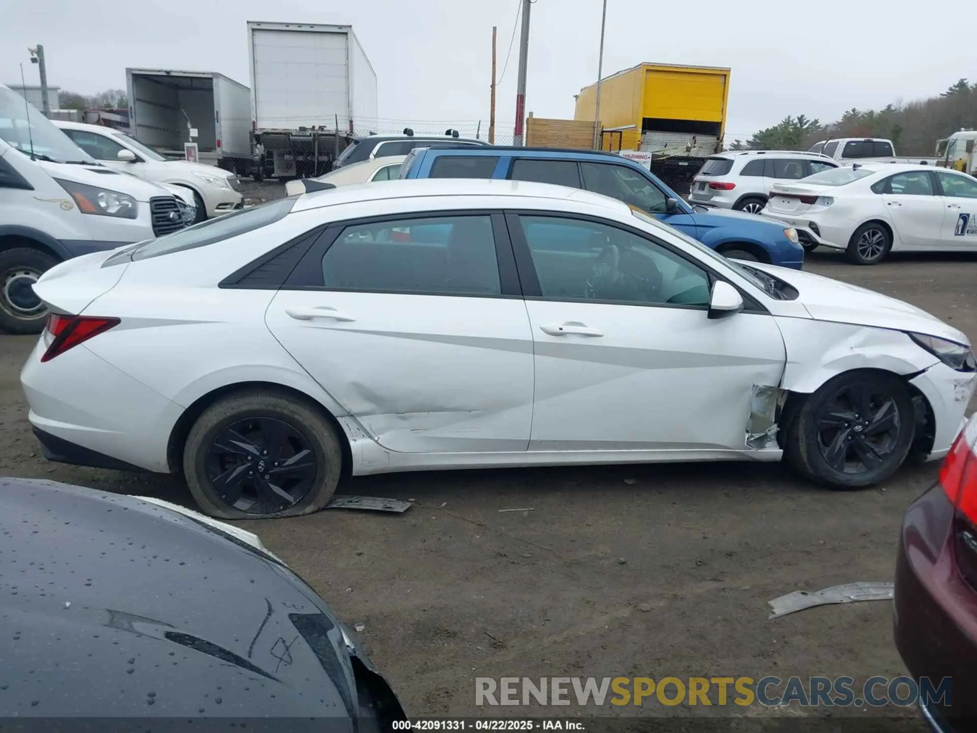 13 Photograph of a damaged car 5NPLS4AG6NH057761 HYUNDAI ELANTRA 2022