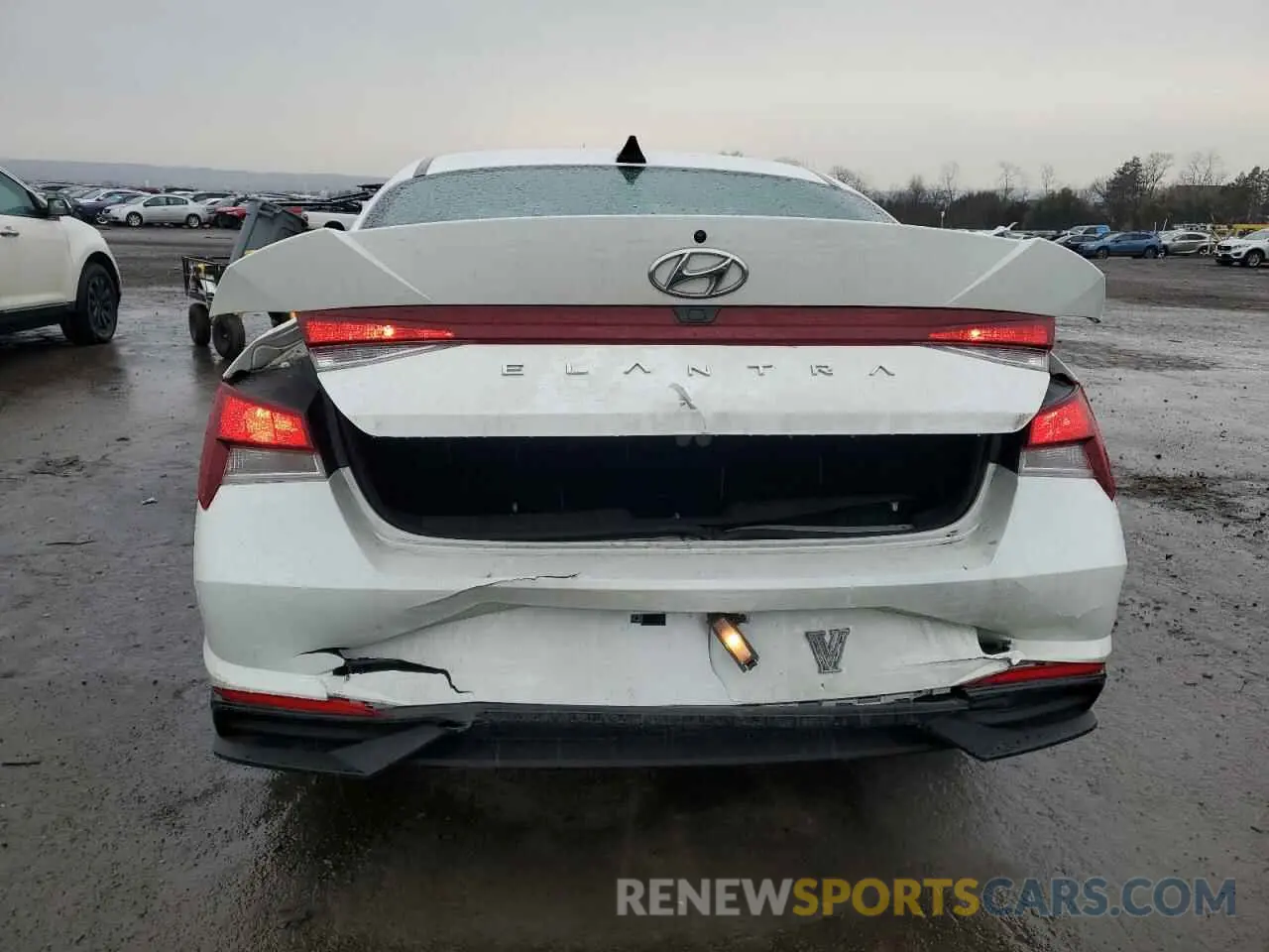 6 Photograph of a damaged car 5NPLS4AG6NH063060 HYUNDAI ELANTRA 2022