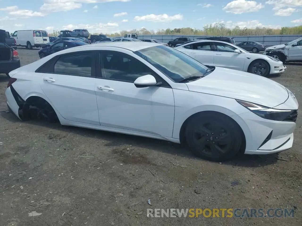 4 Photograph of a damaged car 5NPLS4AG6NH064760 HYUNDAI ELANTRA 2022