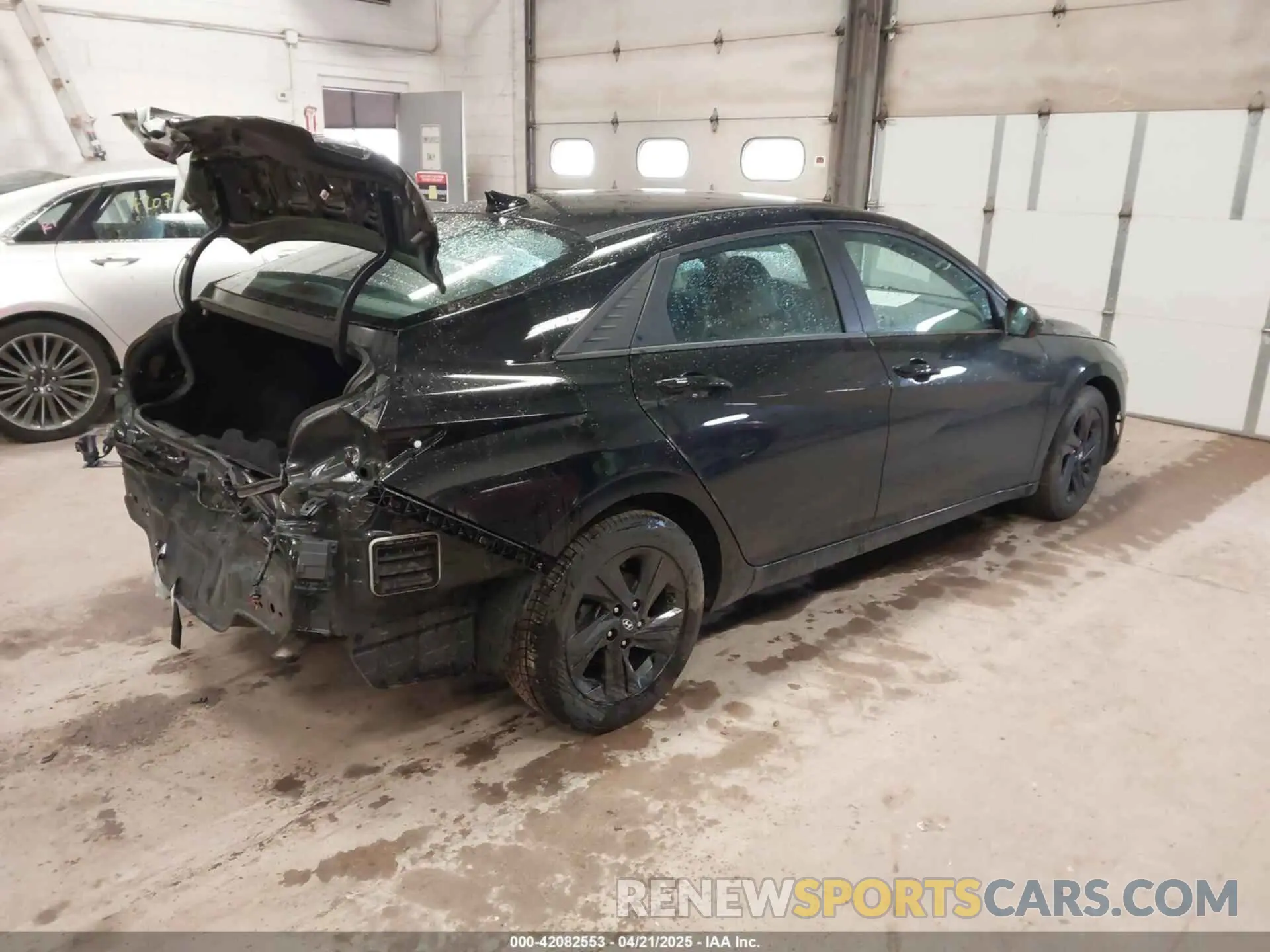 4 Photograph of a damaged car 5NPLS4AG8NH071158 HYUNDAI ELANTRA 2022