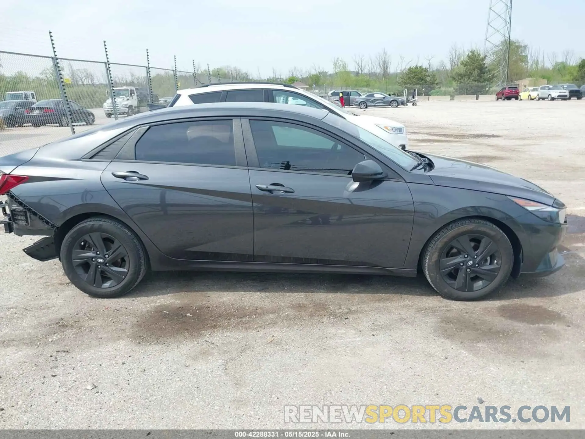13 Photograph of a damaged car 5NPLS4AG9NH072089 HYUNDAI ELANTRA 2022