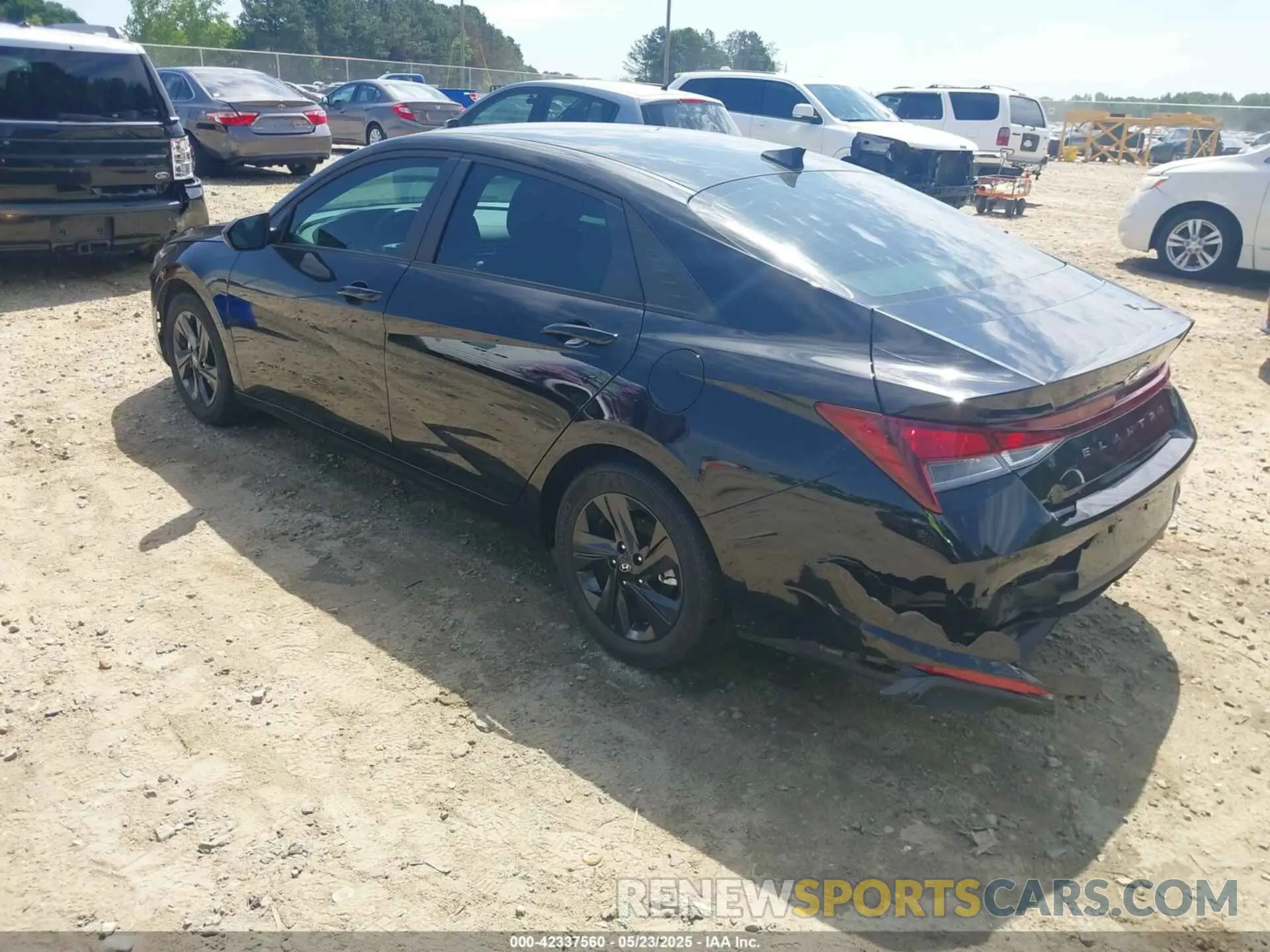 3 Photograph of a damaged car KMHLM4AG1NU352424 HYUNDAI ELANTRA 2022