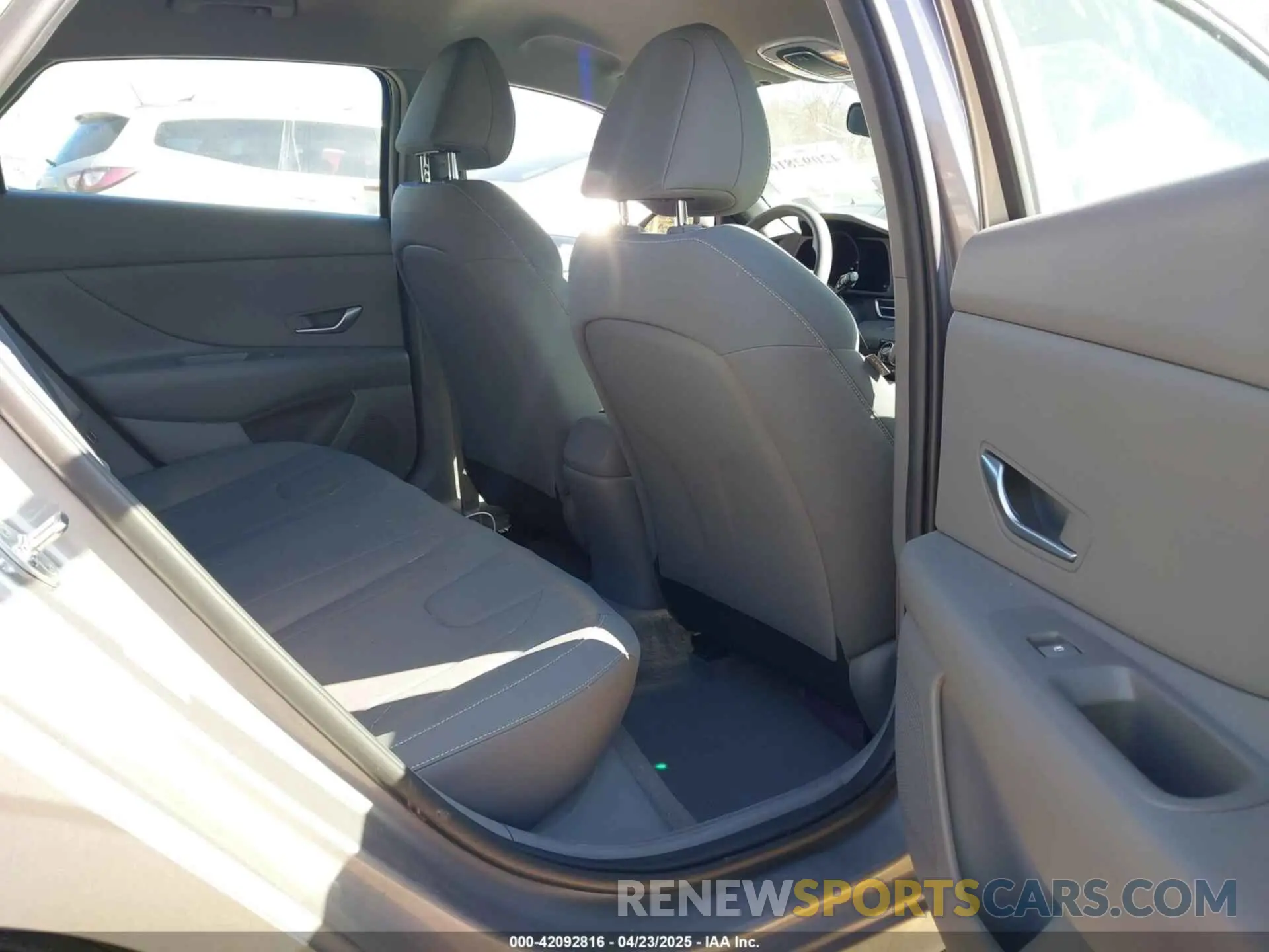 8 Фотография поврежденного автомобиля KMHLM4AG1NU365030 HYUNDAI ELANTRA 2022