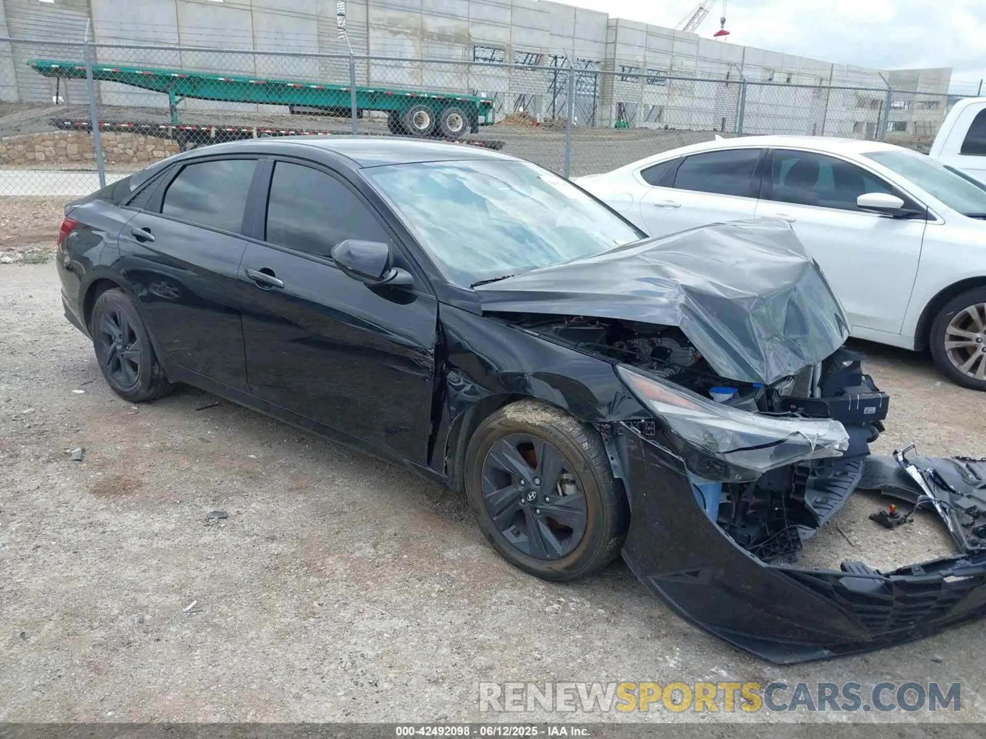 1 Photograph of a damaged car KMHLM4AG4NU225358 HYUNDAI ELANTRA 2022