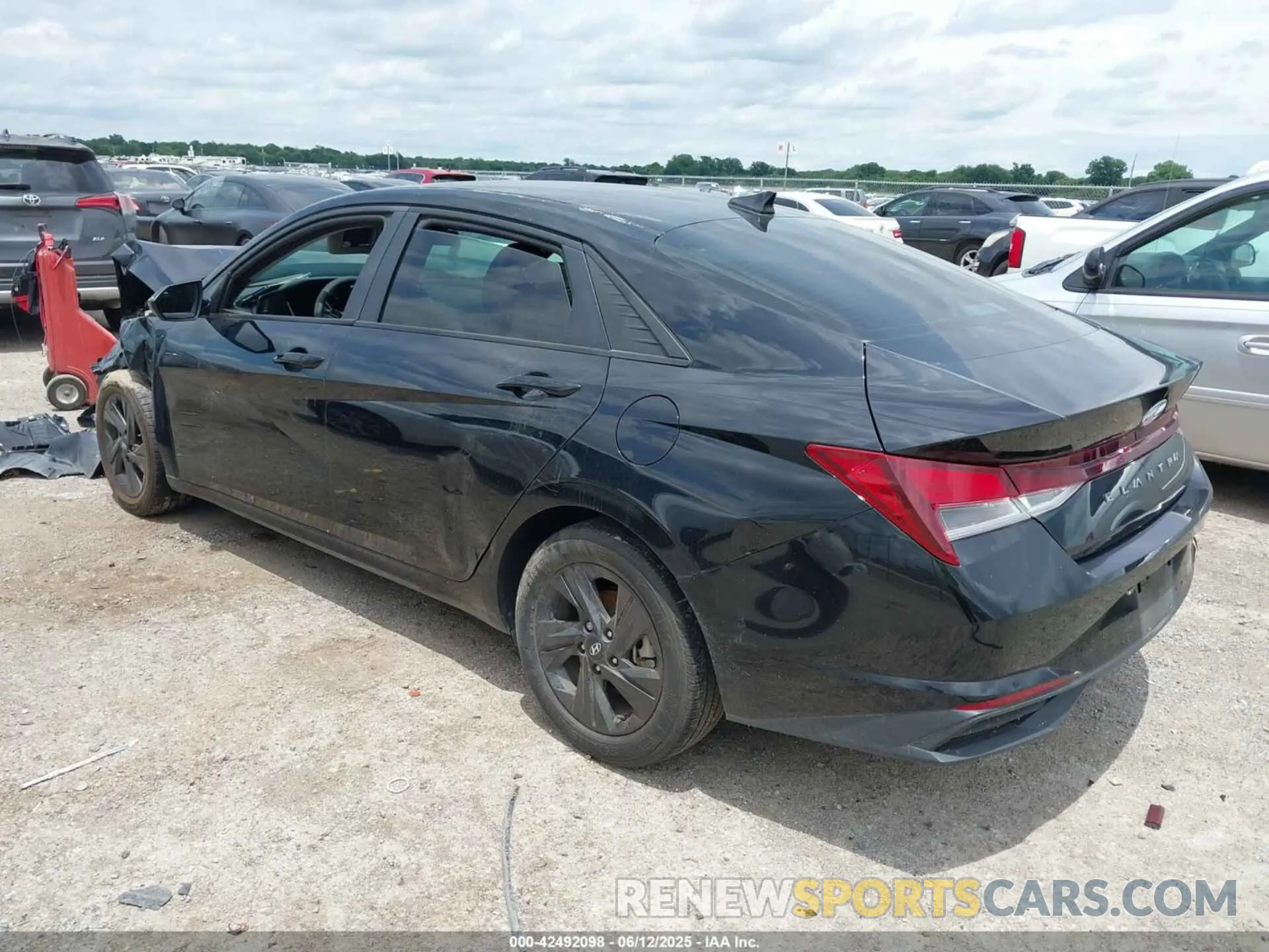 3 Photograph of a damaged car KMHLM4AG4NU225358 HYUNDAI ELANTRA 2022