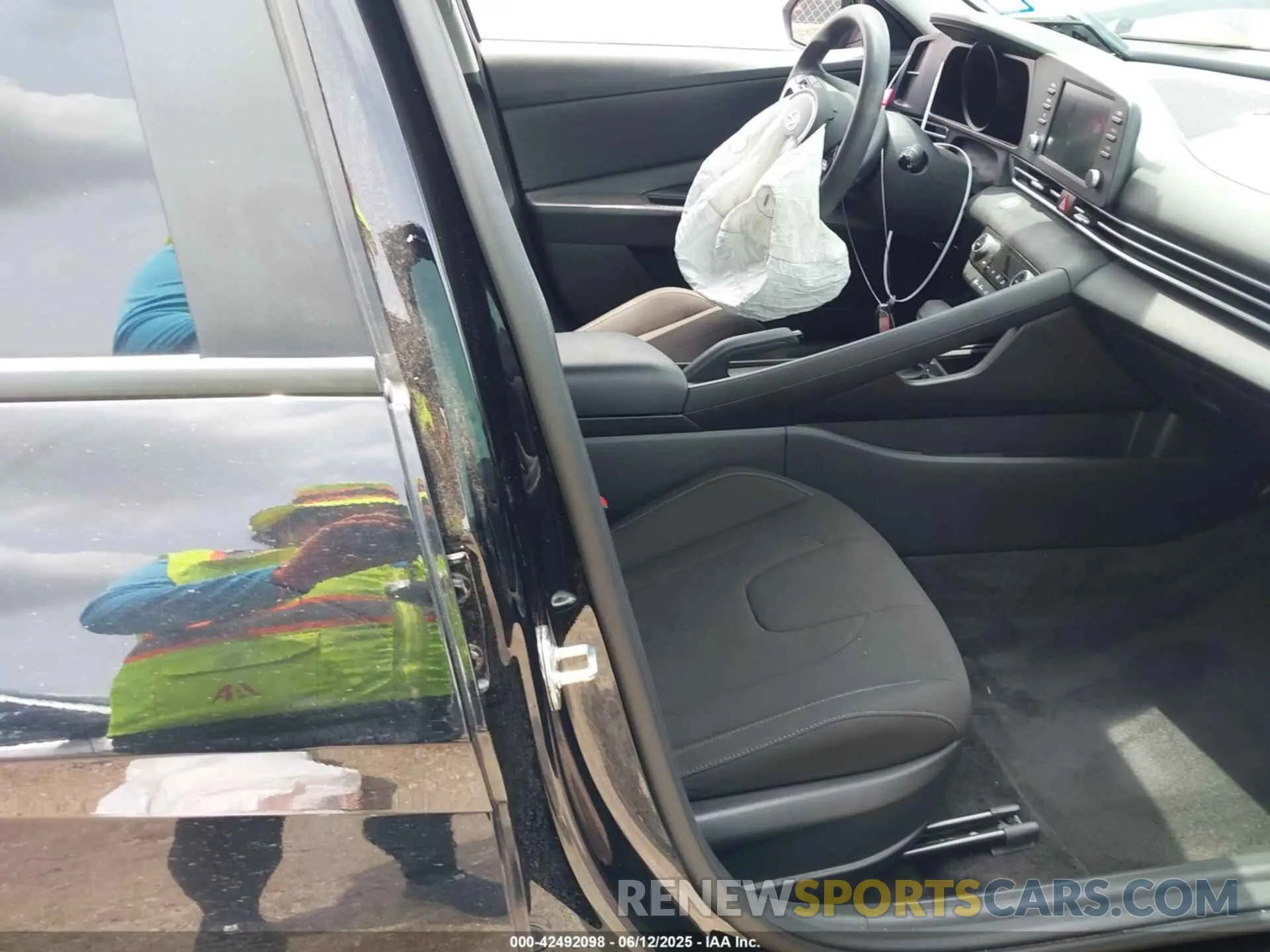 5 Photograph of a damaged car KMHLM4AG4NU225358 HYUNDAI ELANTRA 2022