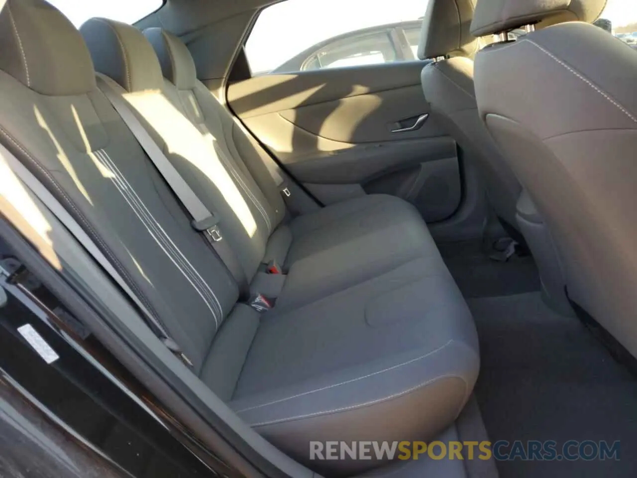 10 Photograph of a damaged car KMHLM4AG4NU312256 HYUNDAI ELANTRA 2022