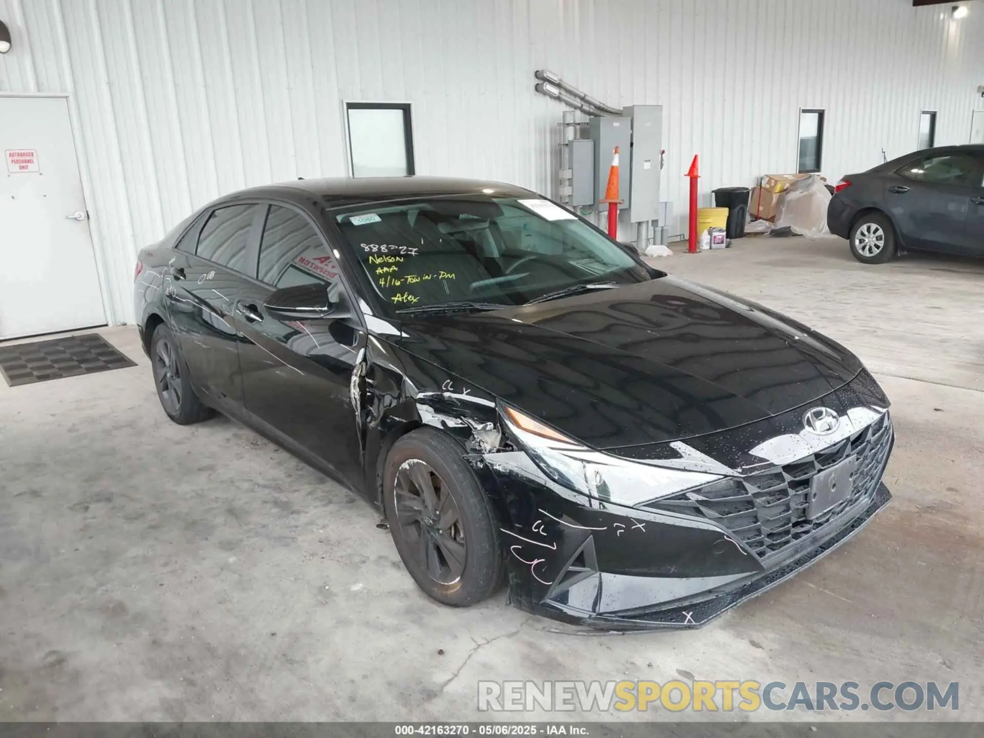 1 Photograph of a damaged car KMHLM4AG5NU353950 HYUNDAI ELANTRA 2022