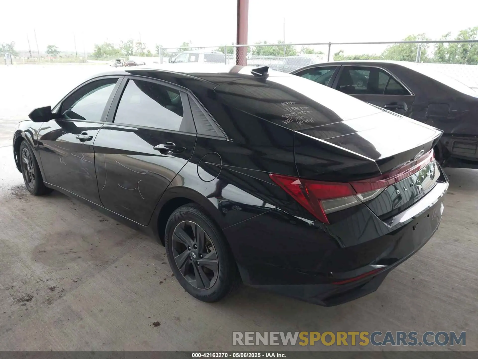 3 Photograph of a damaged car KMHLM4AG5NU353950 HYUNDAI ELANTRA 2022