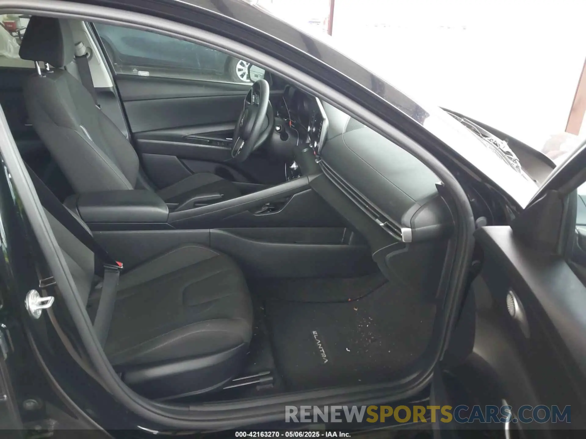 5 Photograph of a damaged car KMHLM4AG5NU353950 HYUNDAI ELANTRA 2022