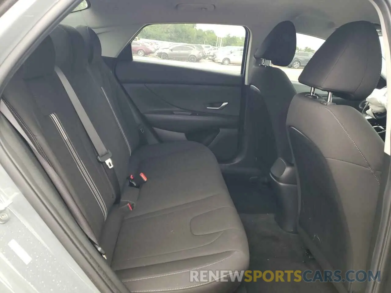 10 Photograph of a damaged car KMHLM4AG9NU332146 HYUNDAI ELANTRA 2022