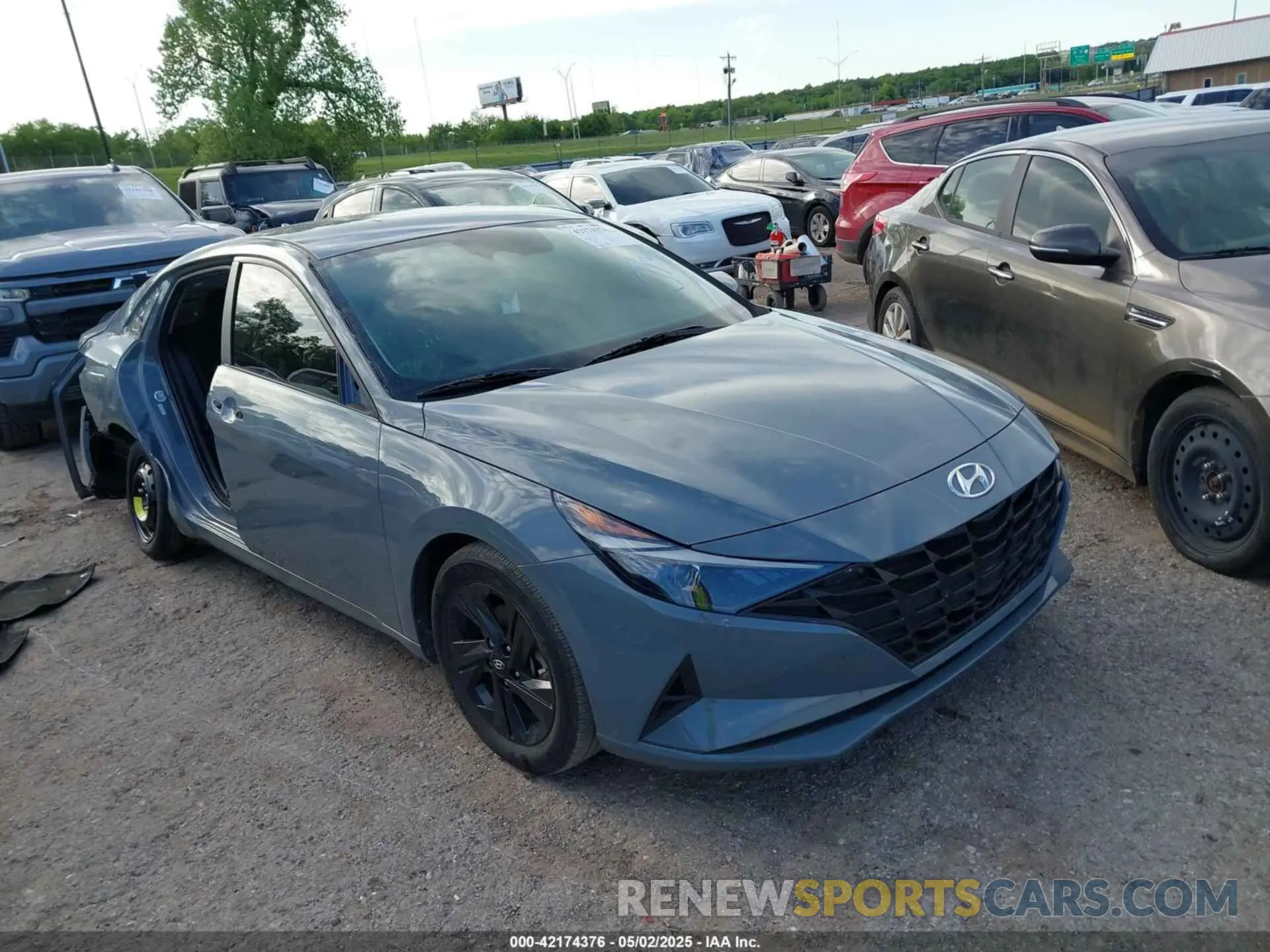 1 Photograph of a damaged car KMHLM4AGXNU318692 HYUNDAI ELANTRA 2022