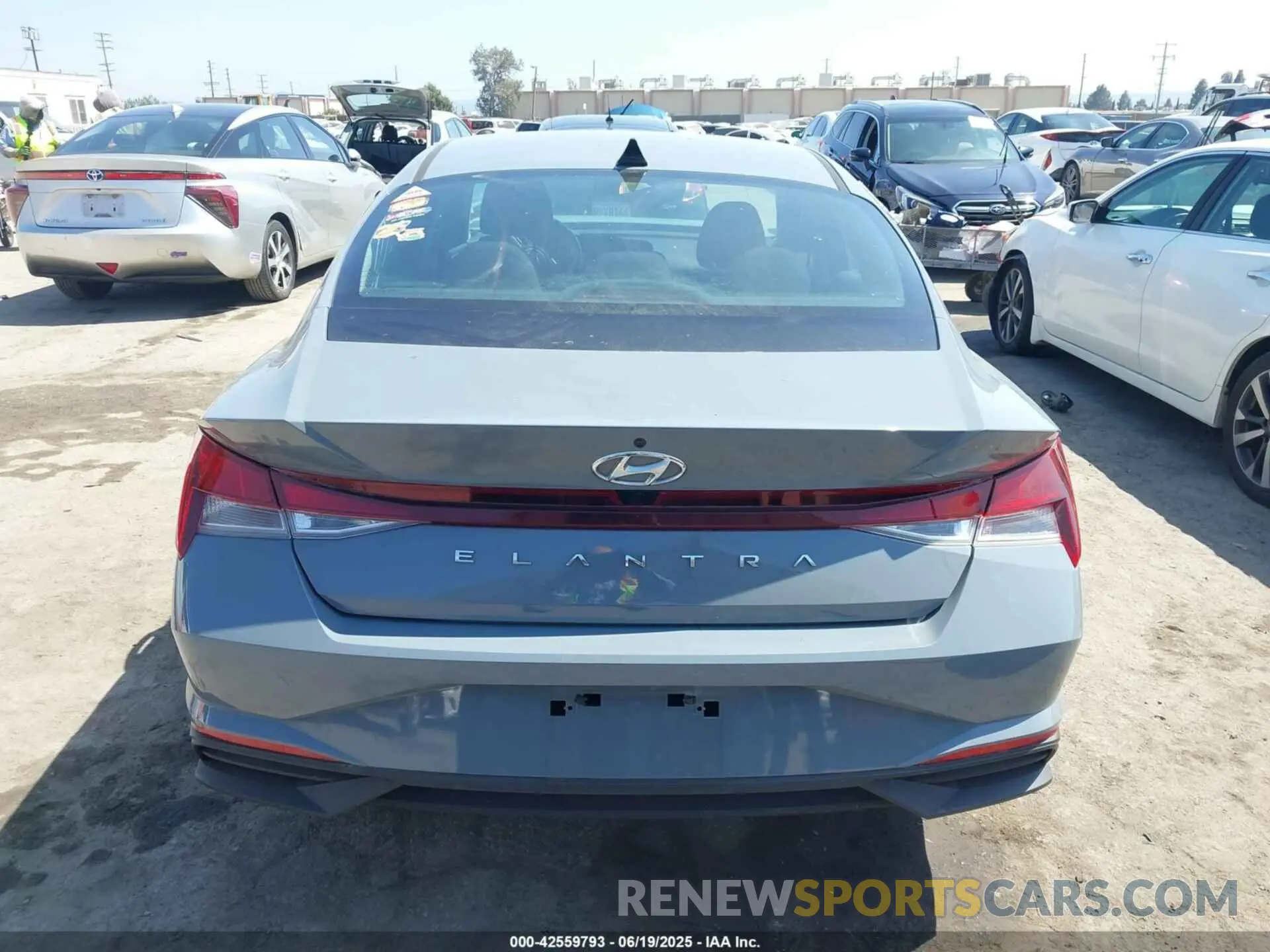 17 Фотография поврежденного автомобиля KMHLS4AG7NU217969 HYUNDAI ELANTRA 2022