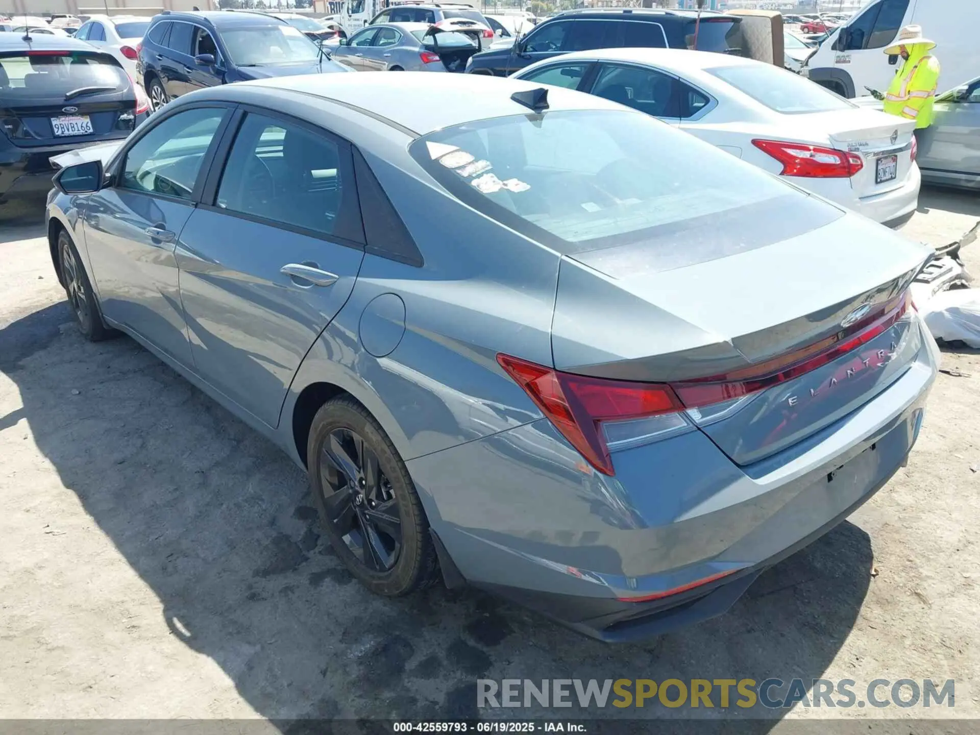 3 Фотография поврежденного автомобиля KMHLS4AG7NU217969 HYUNDAI ELANTRA 2022
