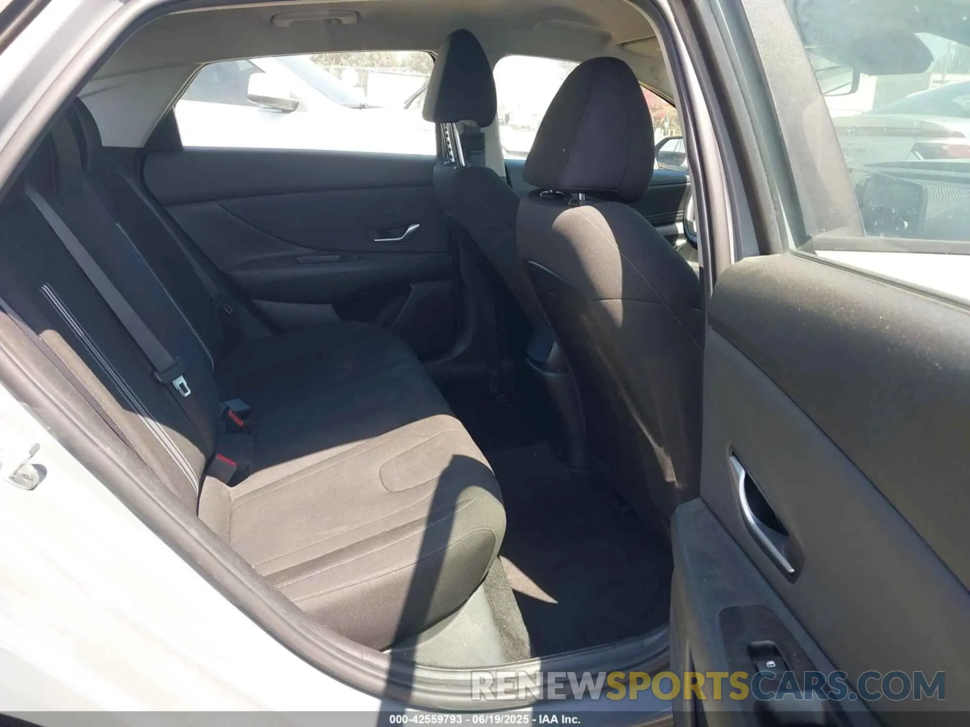8 Фотография поврежденного автомобиля KMHLS4AG7NU217969 HYUNDAI ELANTRA 2022