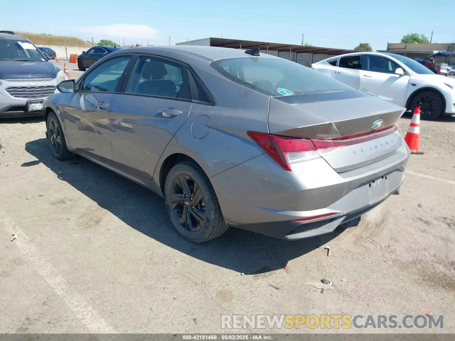 3 Photograph of a damaged car KMHLS4AG8NU281907 HYUNDAI ELANTRA 2022