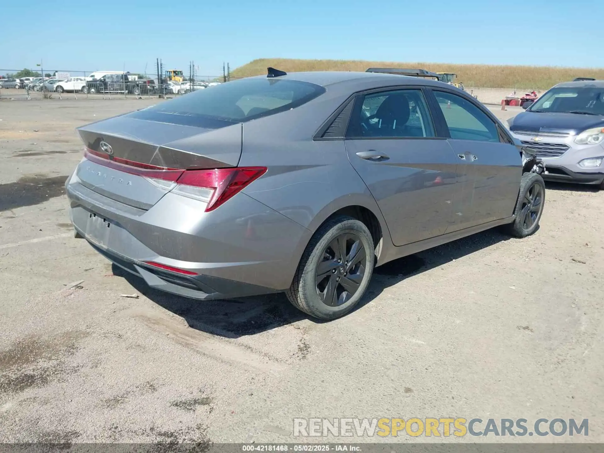 4 Photograph of a damaged car KMHLS4AG8NU281907 HYUNDAI ELANTRA 2022