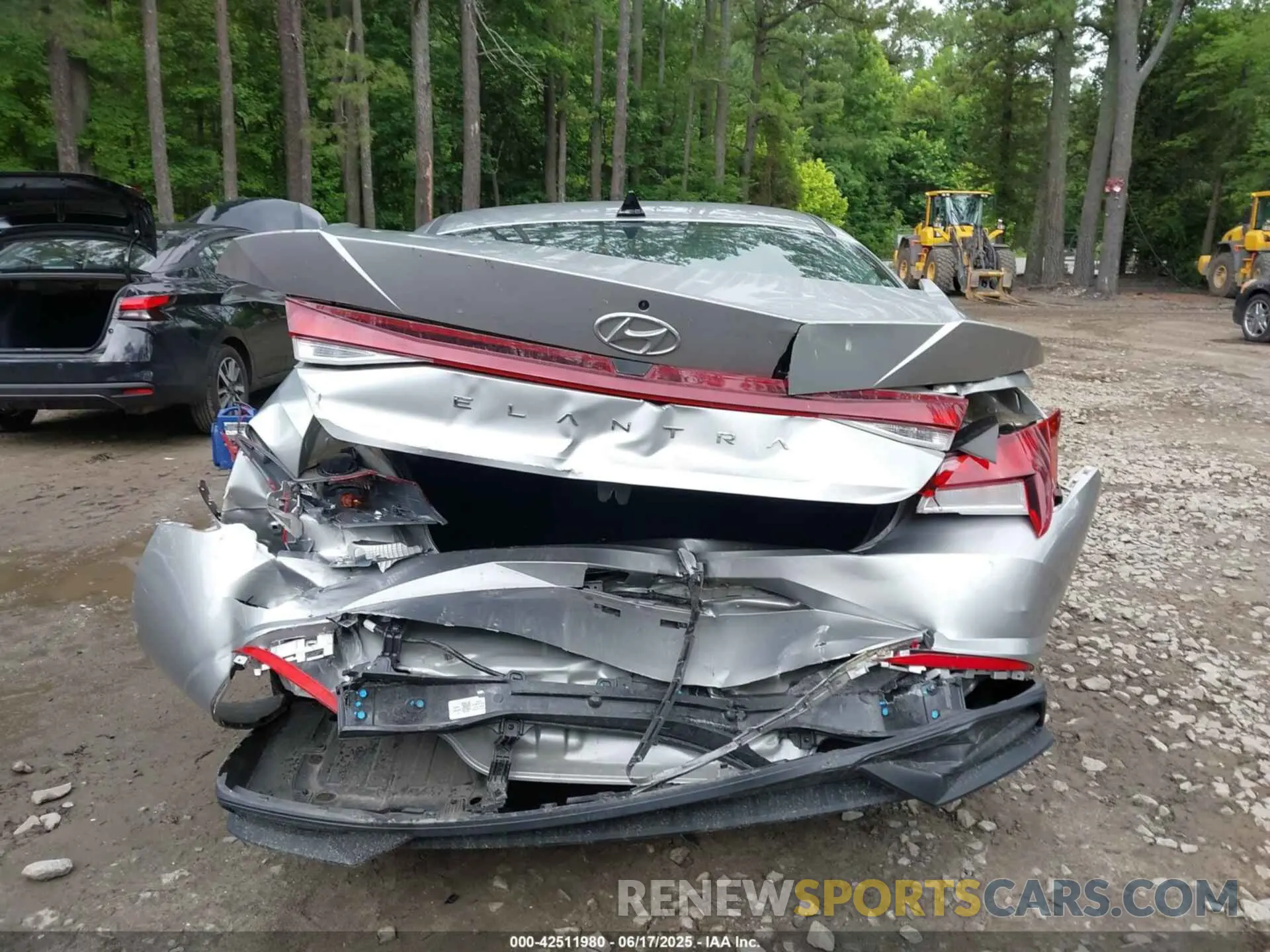 16 Photograph of a damaged car 5NPLL4AG2PH100055 HYUNDAI ELANTRA 2023