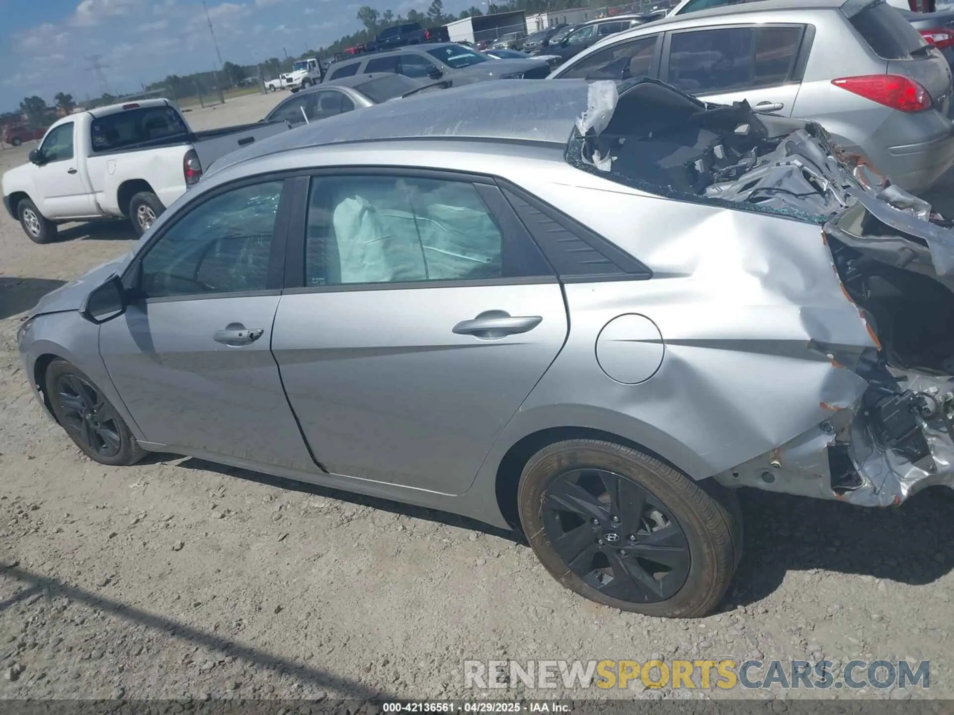 14 Photograph of a damaged car 5NPLM4AG0PH102075 HYUNDAI ELANTRA 2023