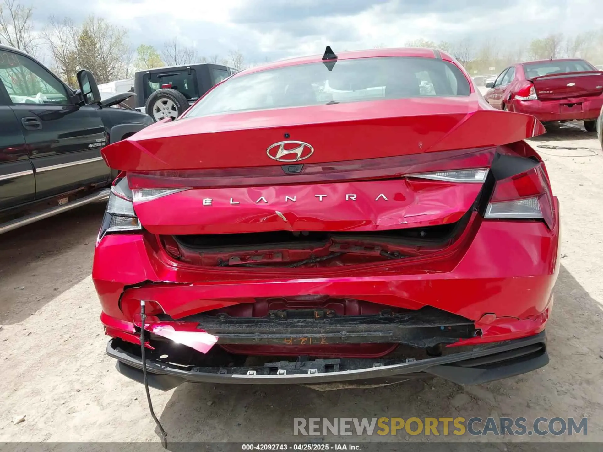 17 Photograph of a damaged car 5NPLM4AG1PH098568 HYUNDAI ELANTRA 2023