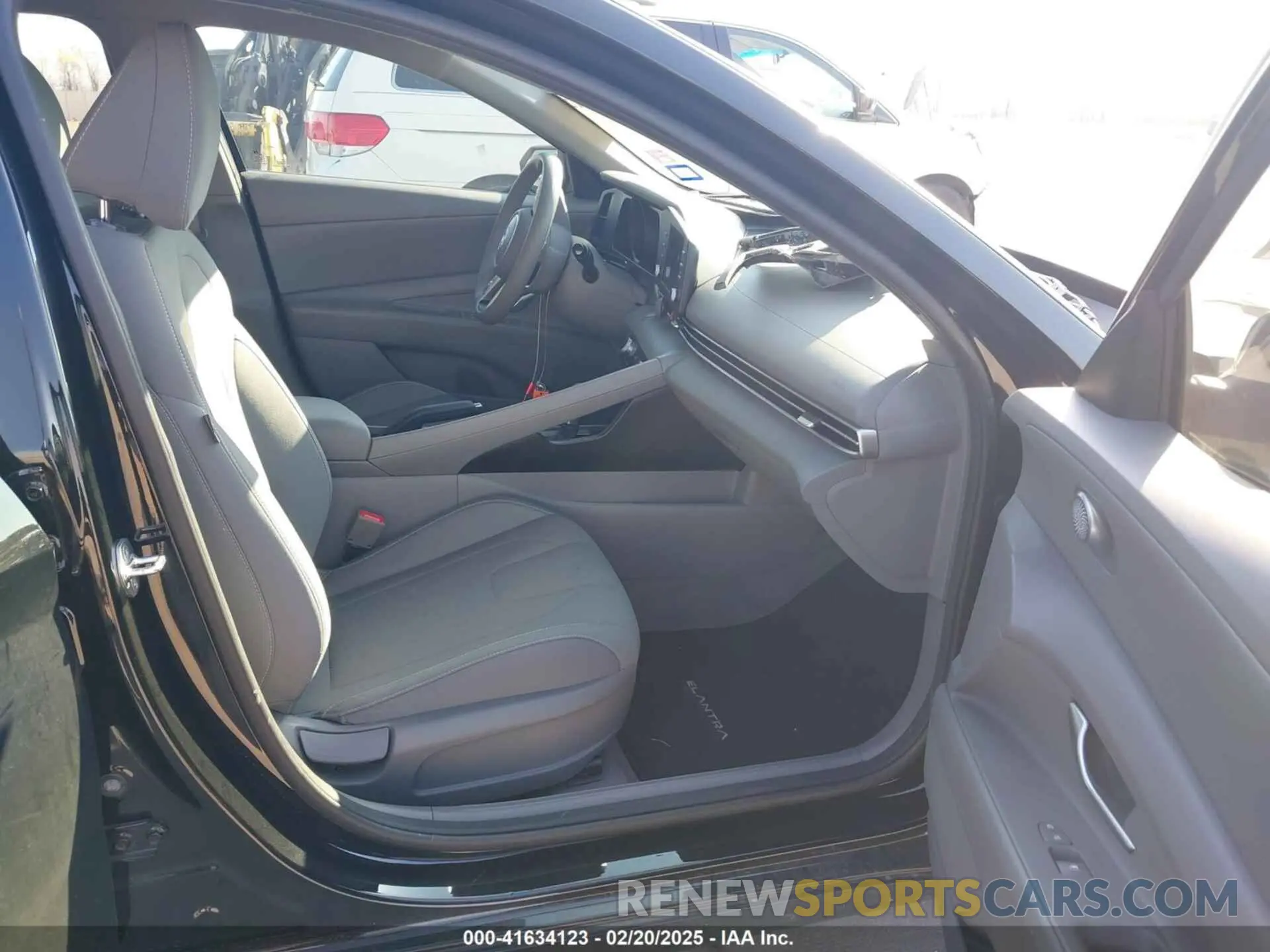 5 Photograph of a damaged car 5NPLM4AG3PH093999 HYUNDAI ELANTRA 2023