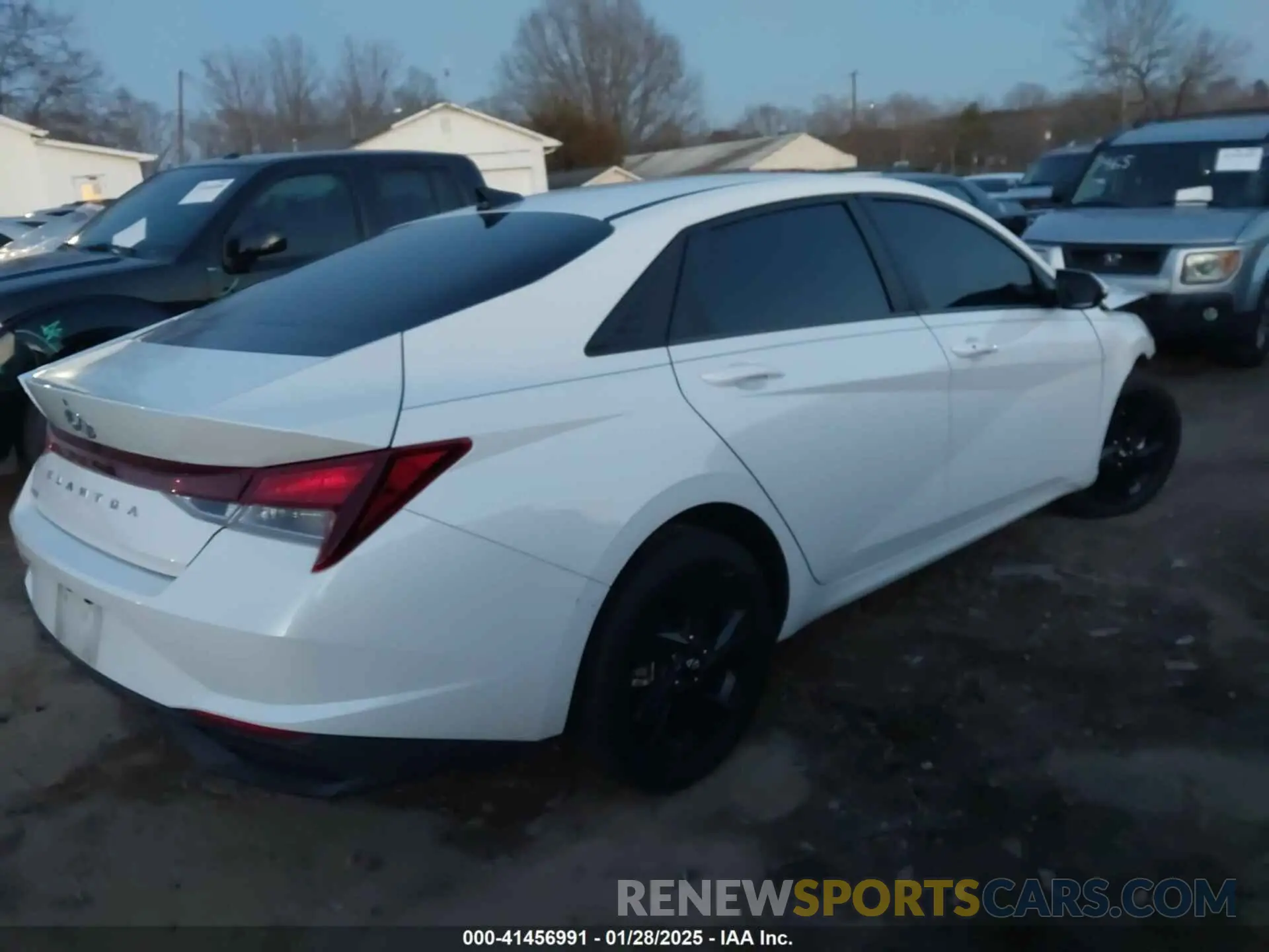 4 Фотография поврежденного автомобиля 5NPLM4AG4PH095227 HYUNDAI ELANTRA 2023