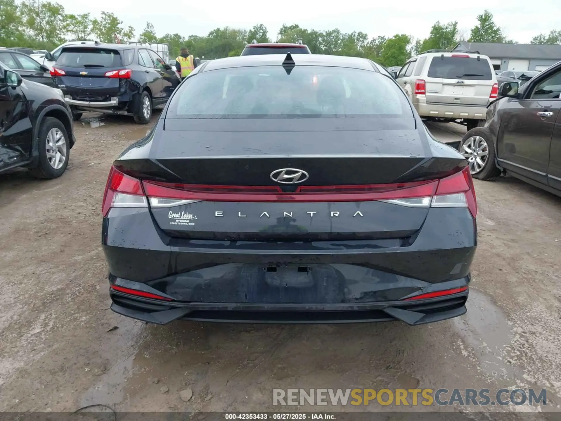 16 Photograph of a damaged car 5NPLM4AG4PH098709 HYUNDAI ELANTRA 2023