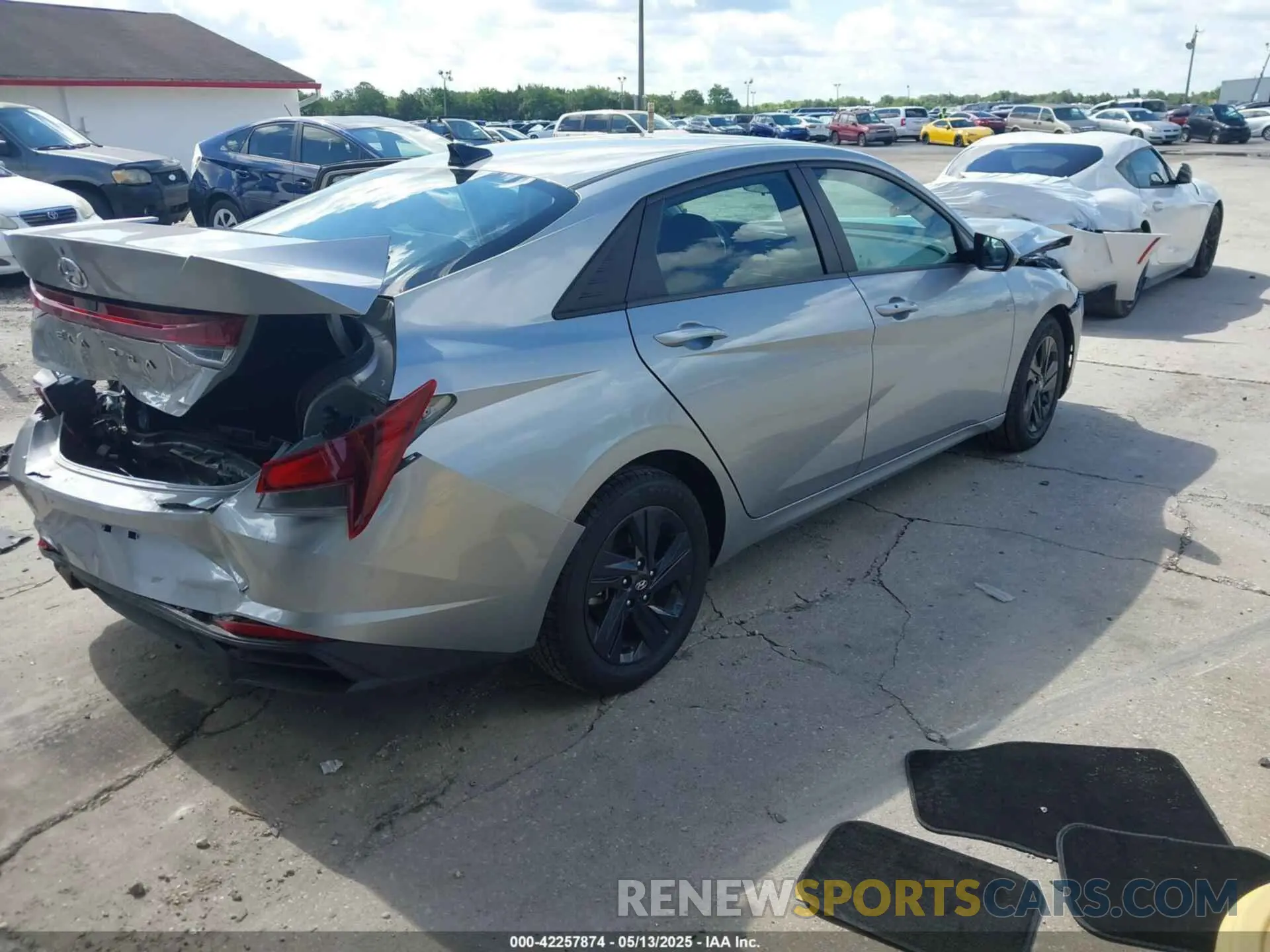 4 Photograph of a damaged car 5NPLM4AG4PH103505 HYUNDAI ELANTRA 2023