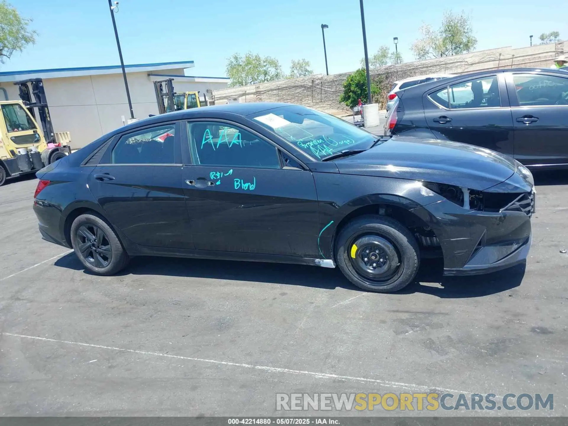 14 Photograph of a damaged car 5NPLM4AG7PH092869 HYUNDAI ELANTRA 2023