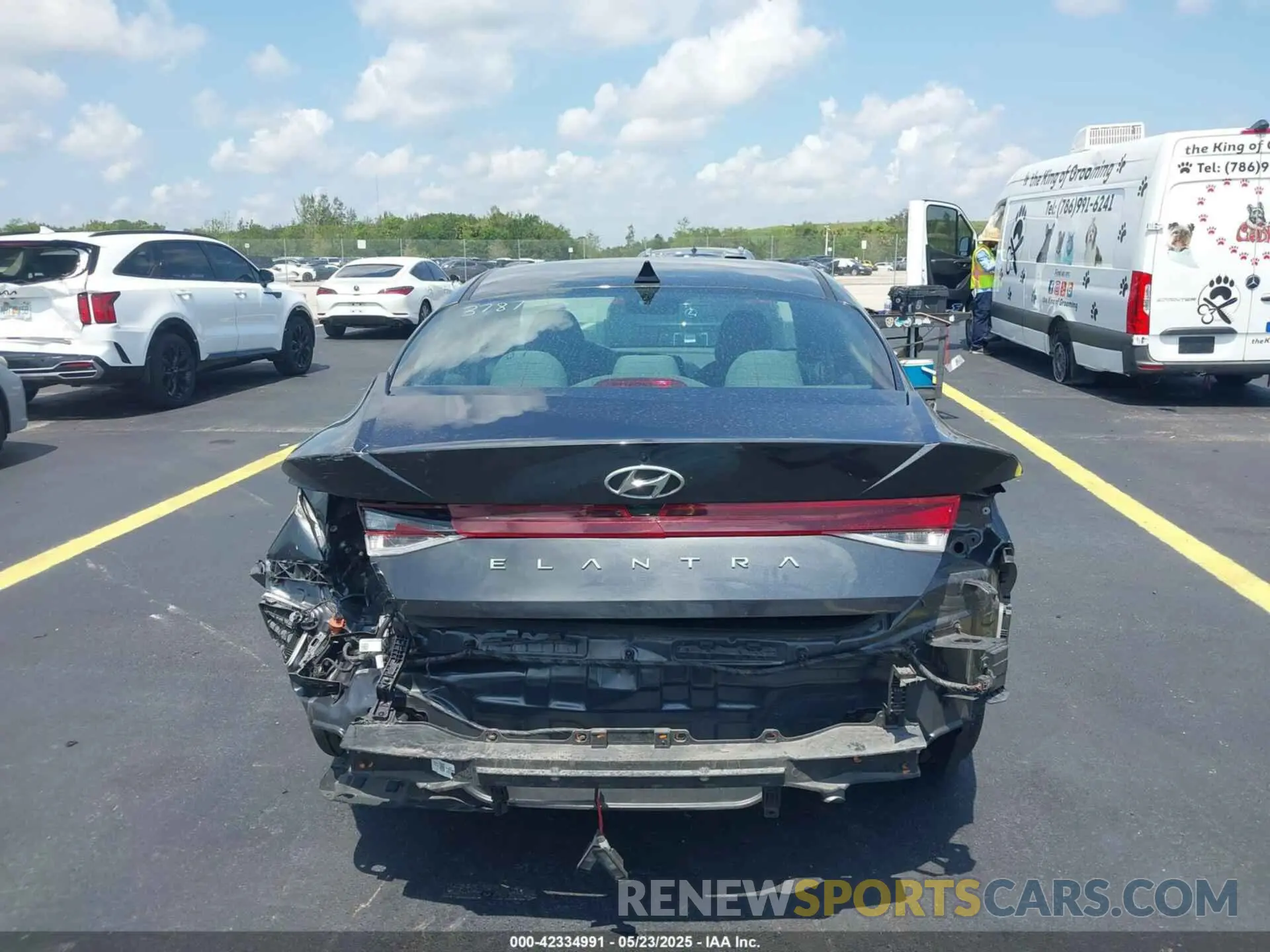 17 Photograph of a damaged car 5NPLM4AG7PH103787 HYUNDAI ELANTRA 2023