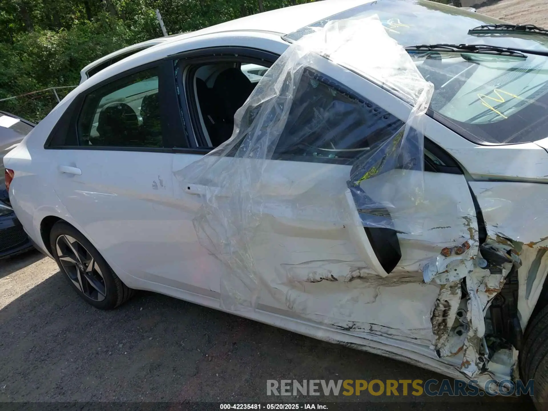 13 Photograph of a damaged car 5NPLS4AG0PH112059 HYUNDAI ELANTRA 2023