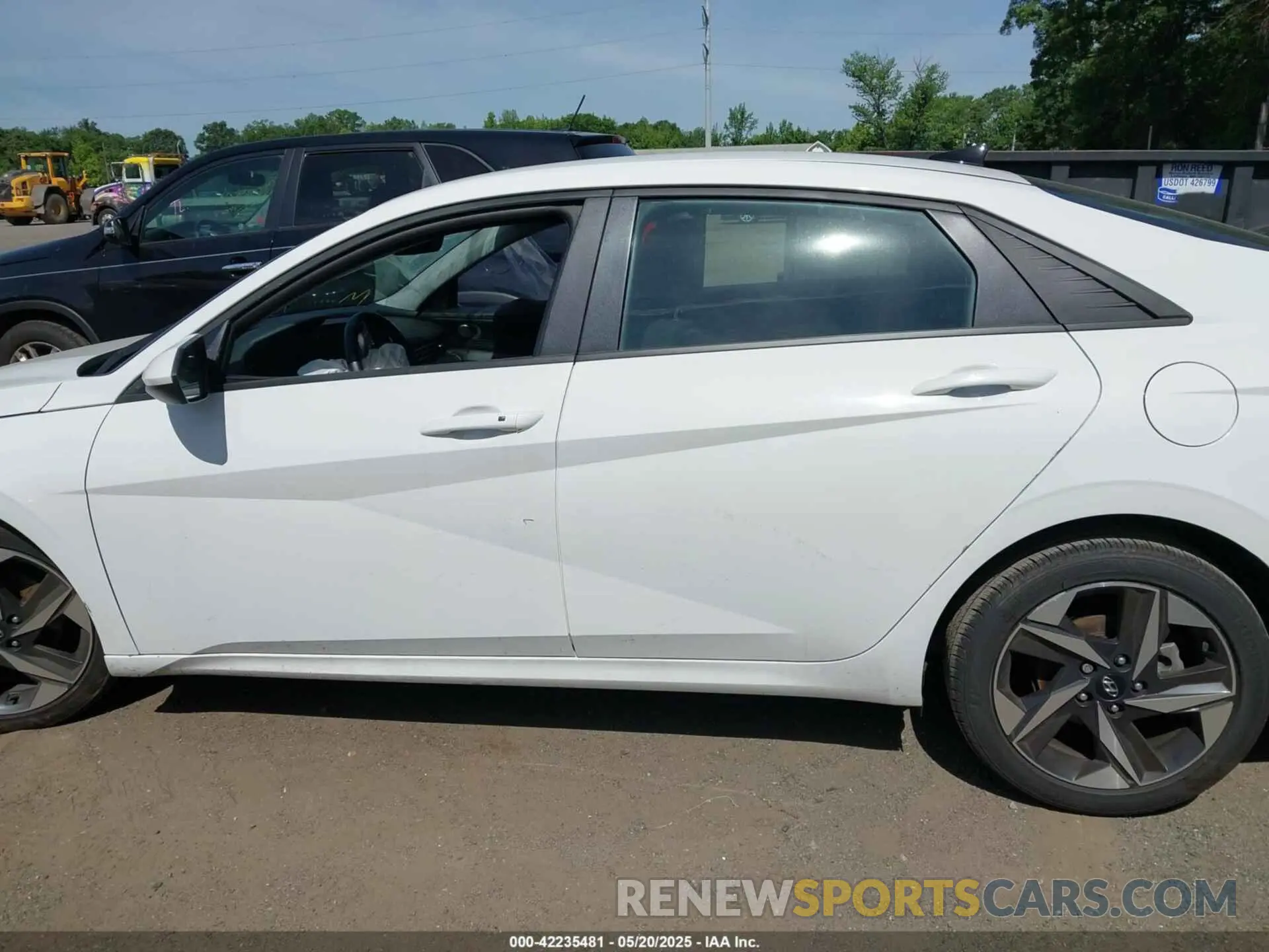 14 Photograph of a damaged car 5NPLS4AG0PH112059 HYUNDAI ELANTRA 2023