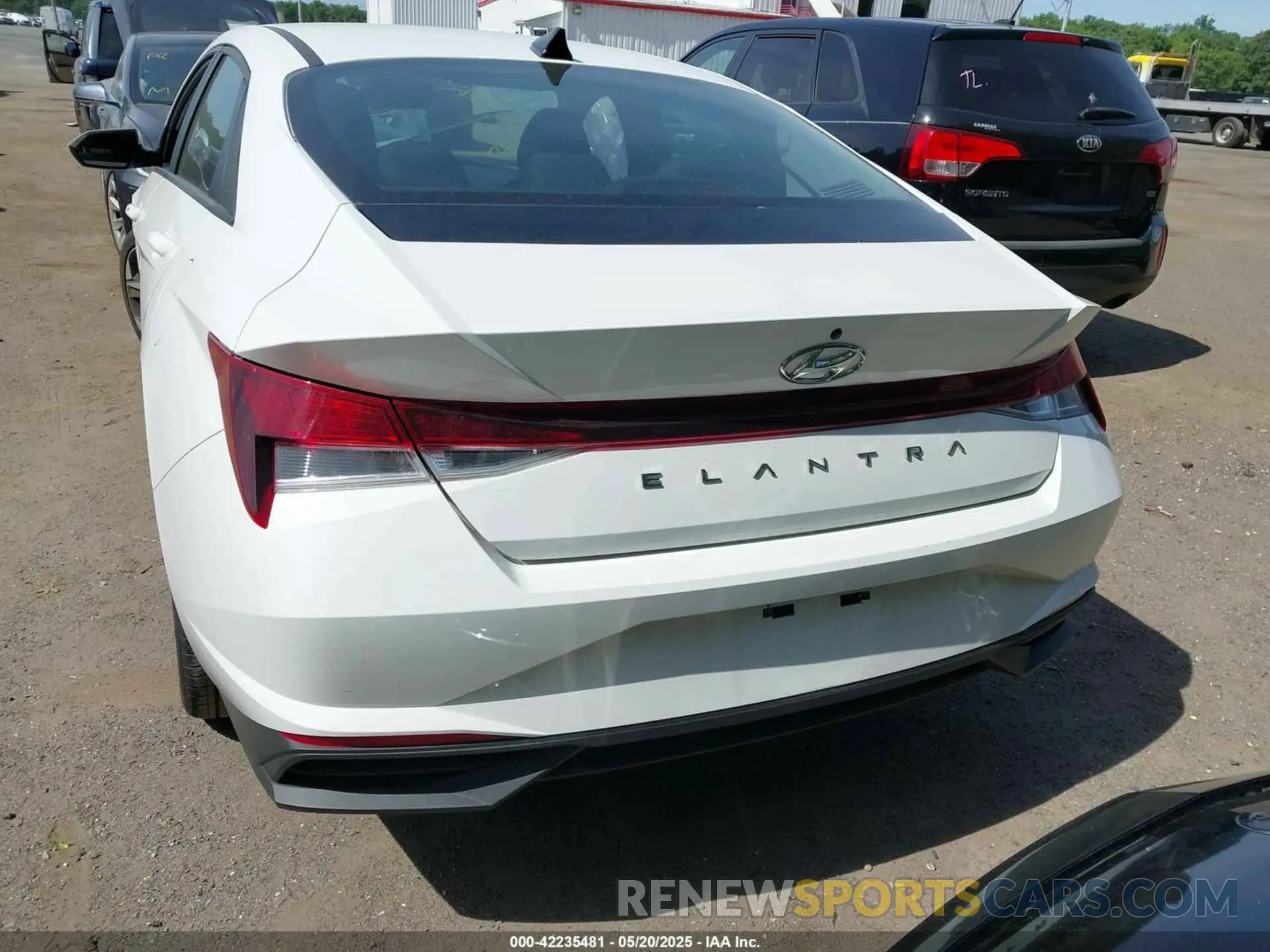 16 Photograph of a damaged car 5NPLS4AG0PH112059 HYUNDAI ELANTRA 2023