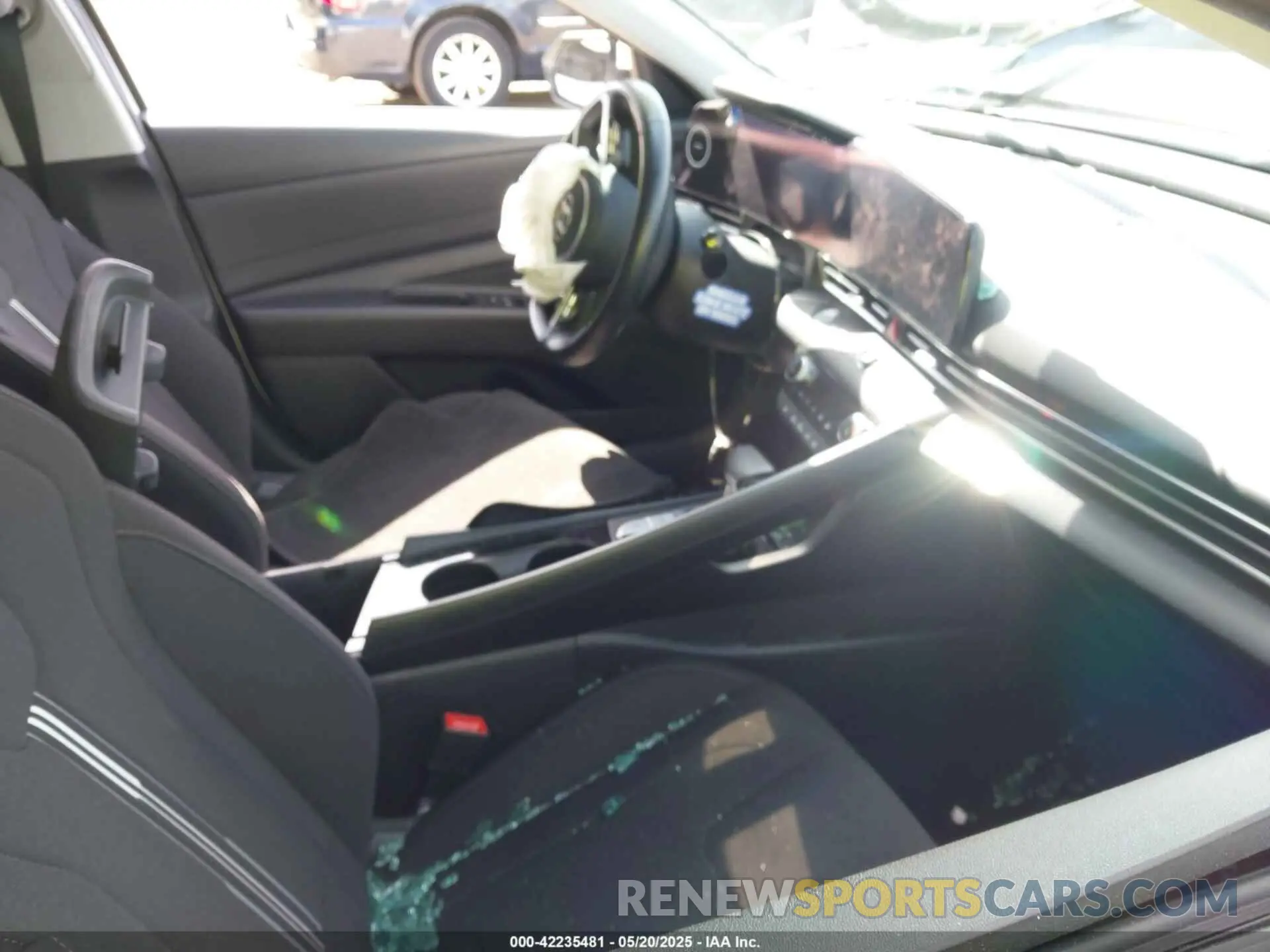 5 Photograph of a damaged car 5NPLS4AG0PH112059 HYUNDAI ELANTRA 2023