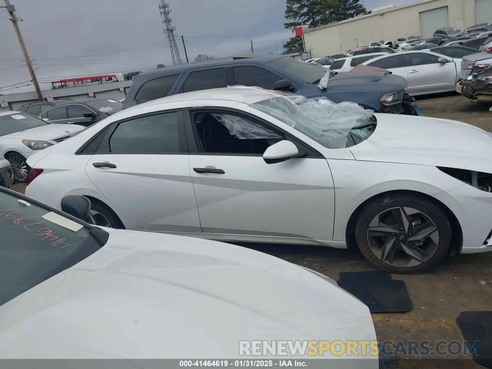 13 Photograph of a damaged car 5NPLS4AG1PH086524 HYUNDAI ELANTRA 2023