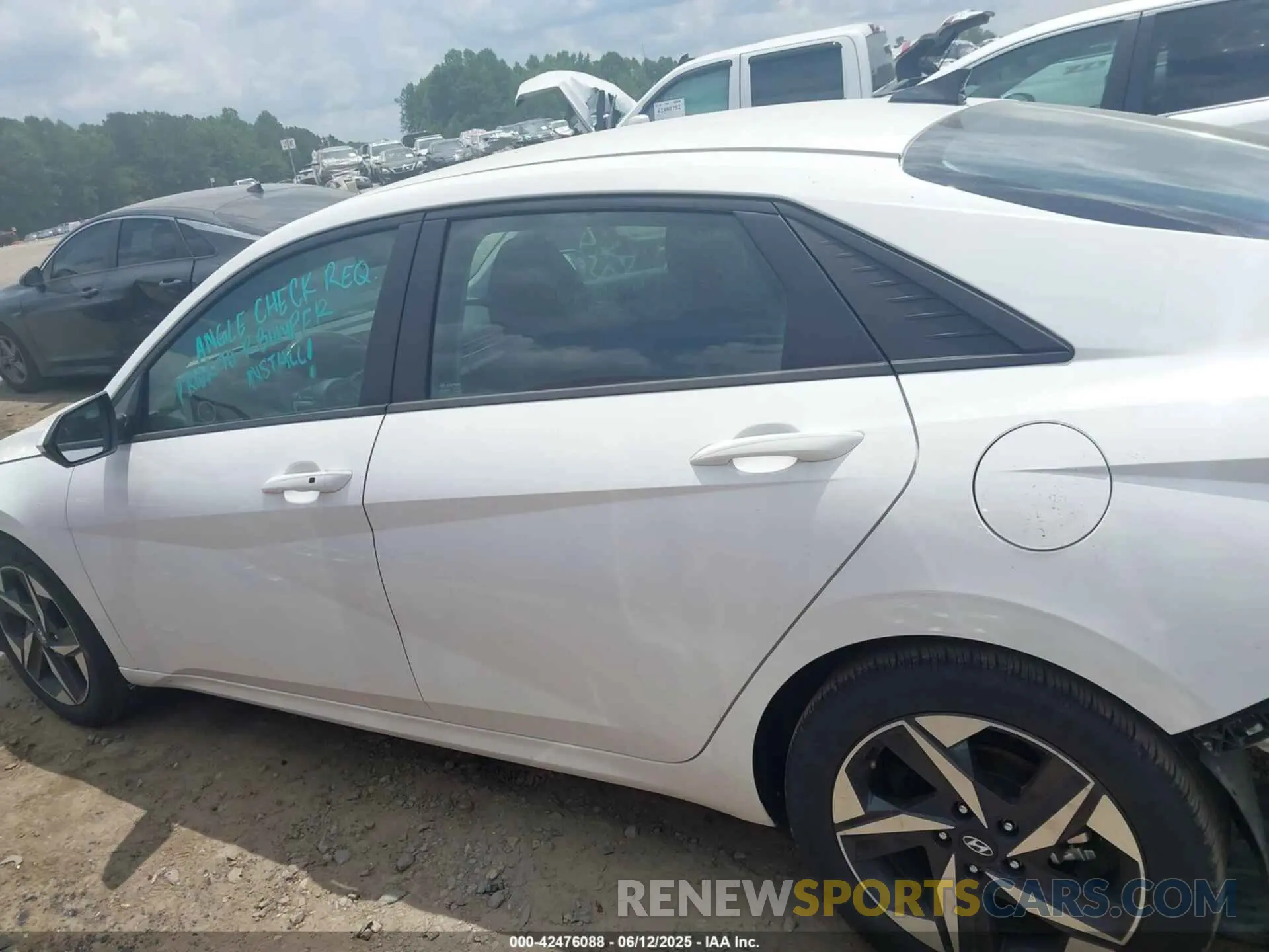 15 Photograph of a damaged car 5NPLS4AG1PH113172 HYUNDAI ELANTRA 2023