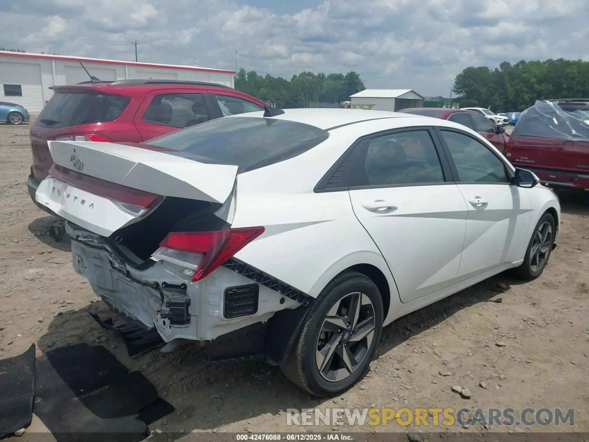 4 Photograph of a damaged car 5NPLS4AG1PH113172 HYUNDAI ELANTRA 2023