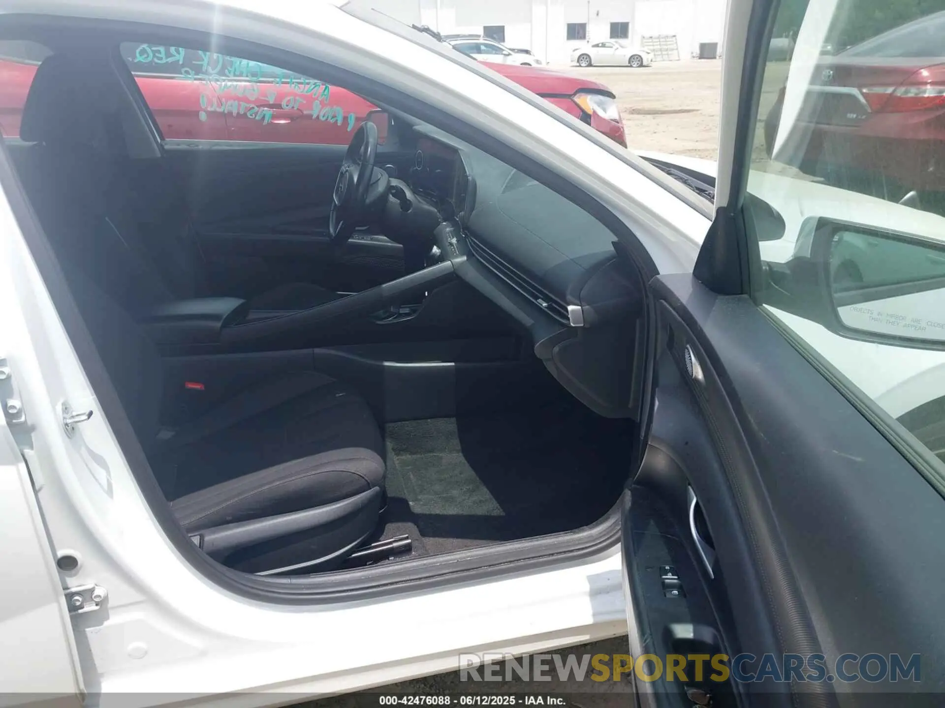5 Photograph of a damaged car 5NPLS4AG1PH113172 HYUNDAI ELANTRA 2023