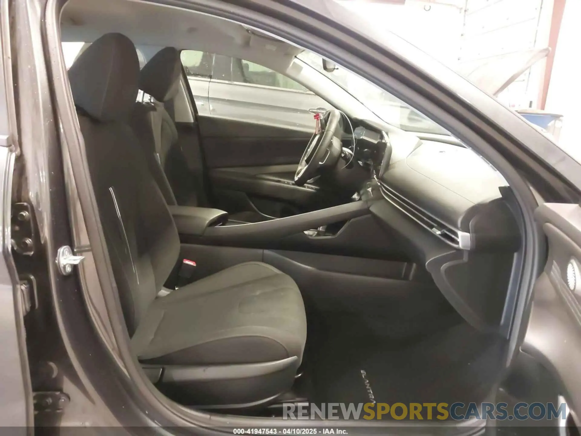 5 Photograph of a damaged car 5NPLS4AG3PH118177 HYUNDAI ELANTRA 2023