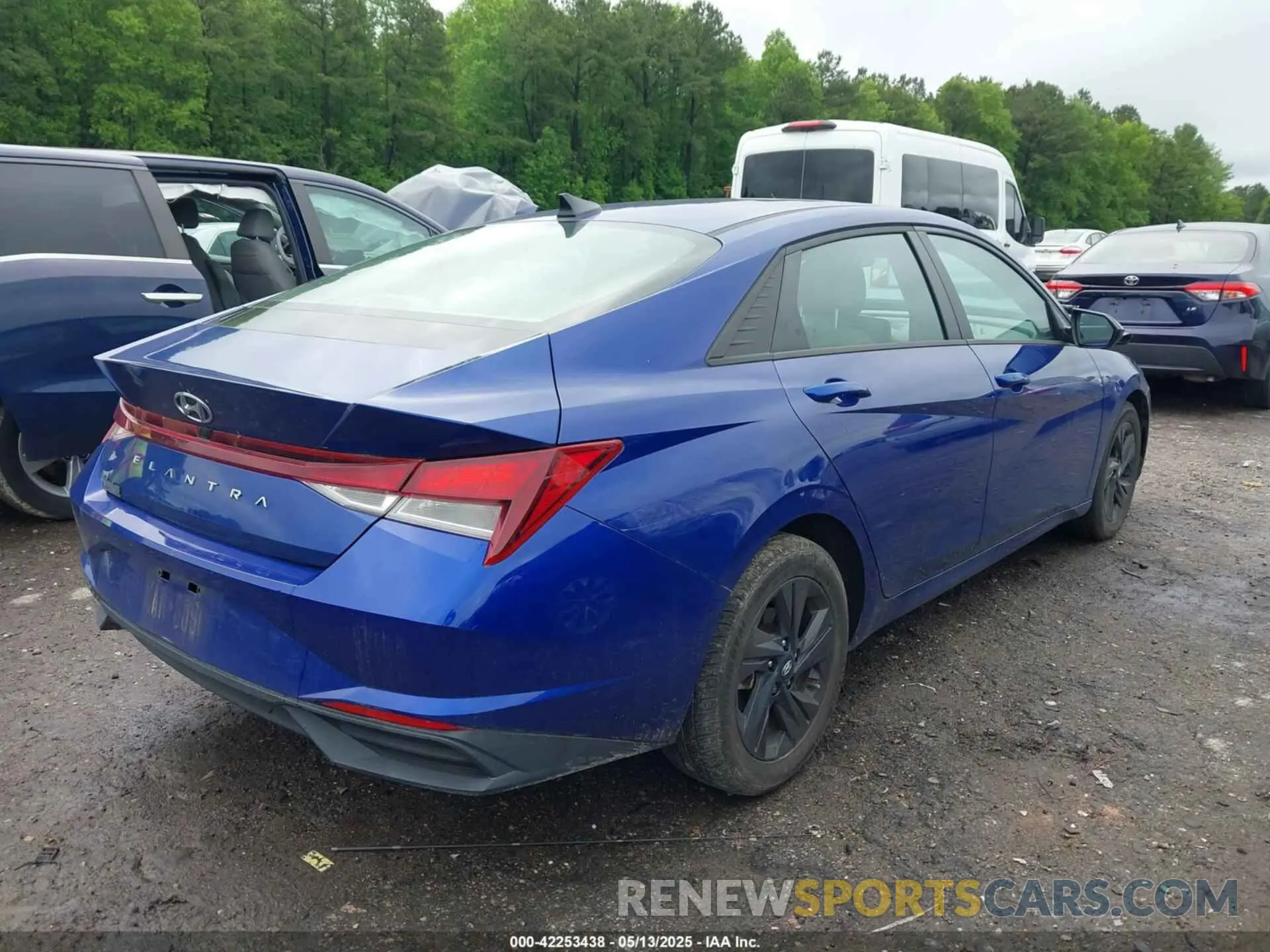 4 Photograph of a damaged car 5NPLS4AG7PH090562 HYUNDAI ELANTRA 2023
