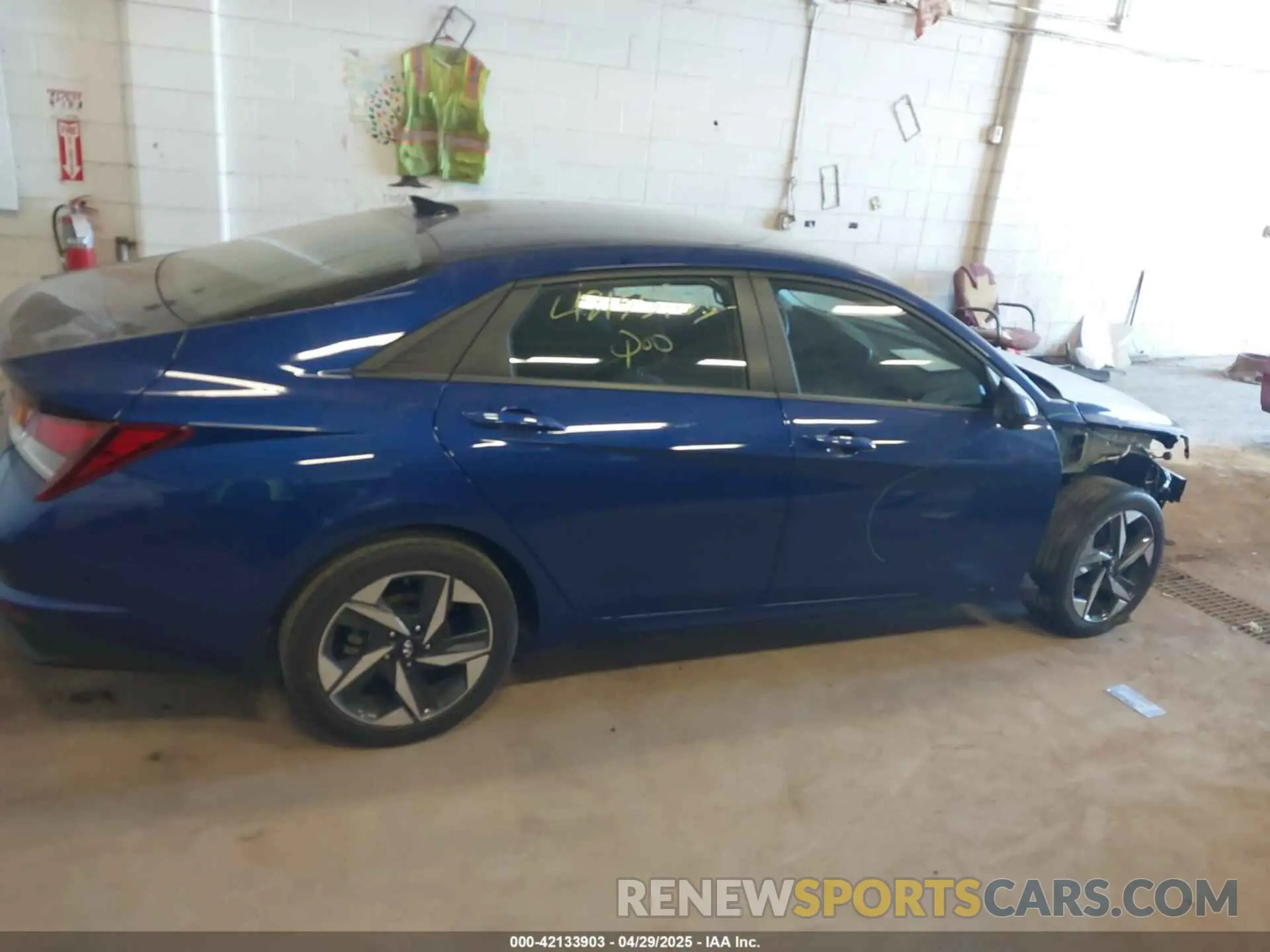 13 Фотография поврежденного автомобиля 5NPLS4AG7PH098726 HYUNDAI ELANTRA 2023