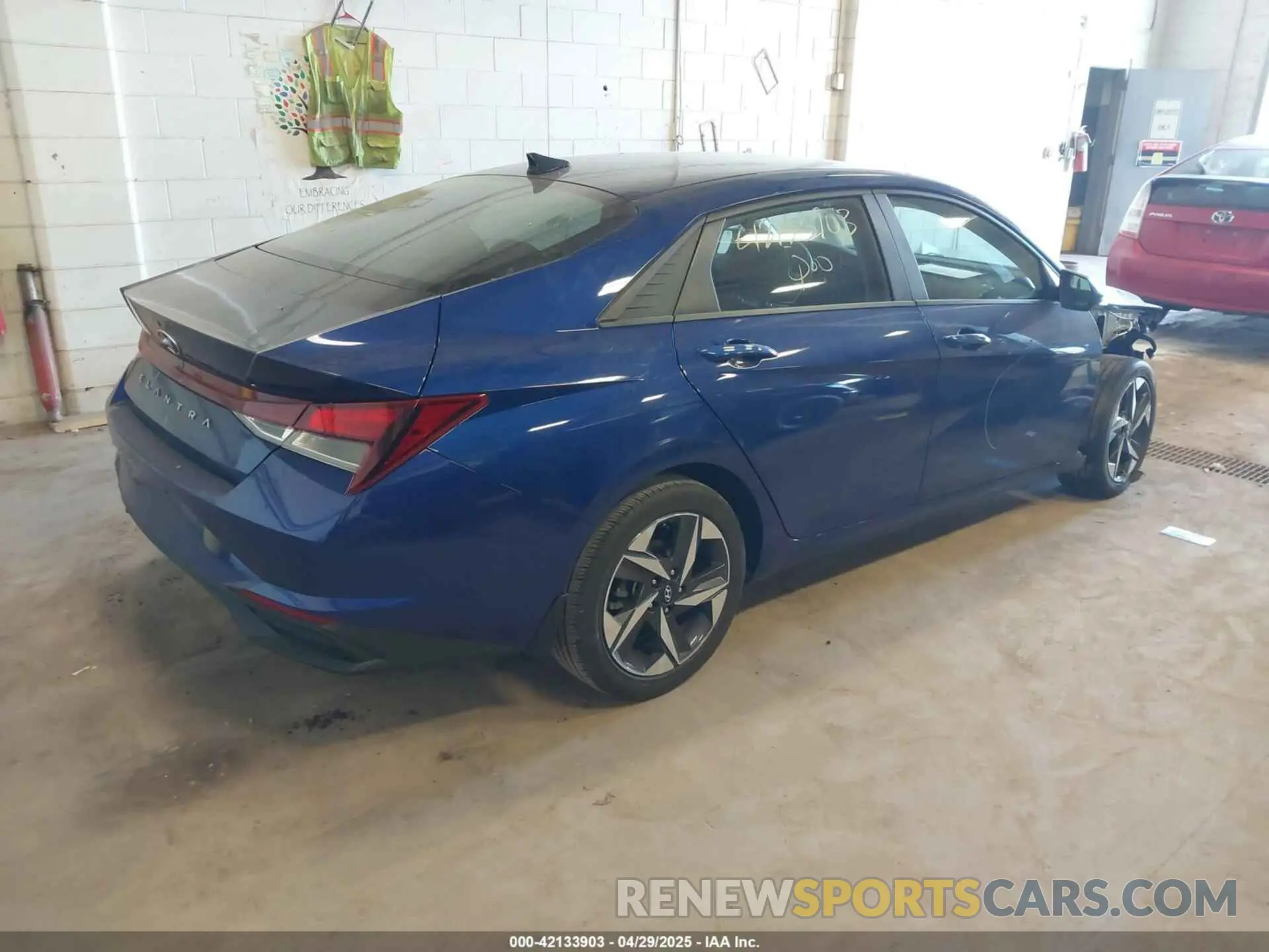 4 Фотография поврежденного автомобиля 5NPLS4AG7PH098726 HYUNDAI ELANTRA 2023