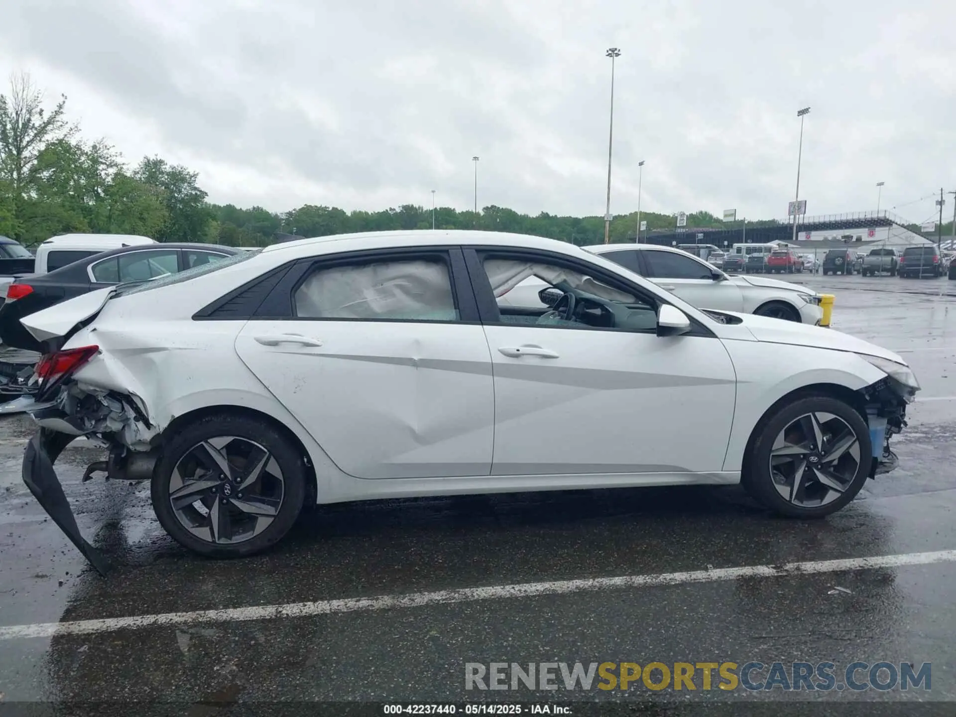 12 Photograph of a damaged car 5NPLS4AGXPH113946 HYUNDAI ELANTRA 2023