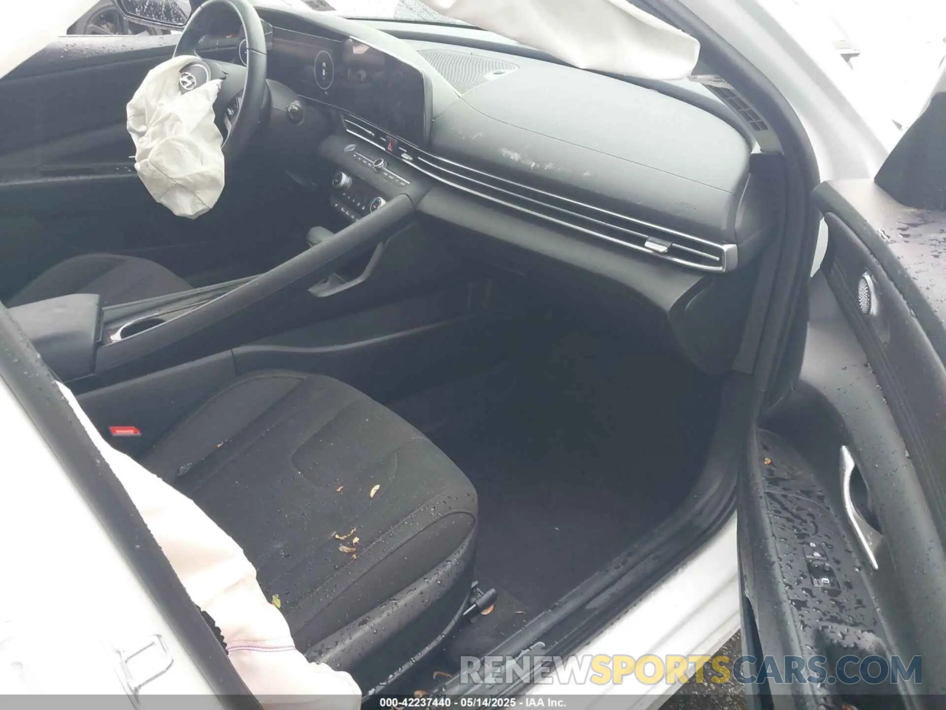 5 Photograph of a damaged car 5NPLS4AGXPH113946 HYUNDAI ELANTRA 2023