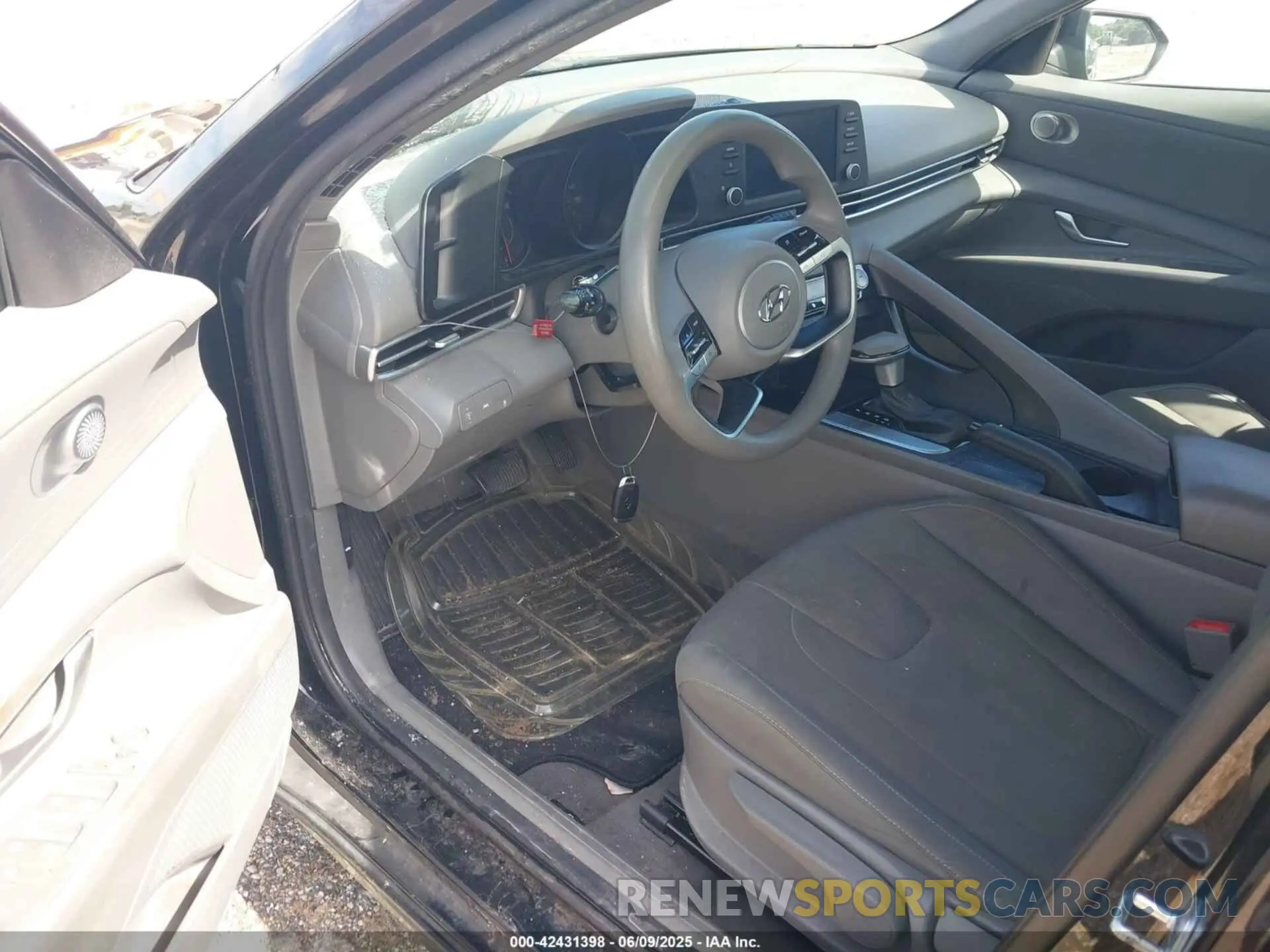 22 Photograph of a damaged car KMHLM4AG0PU376653 HYUNDAI ELANTRA 2023