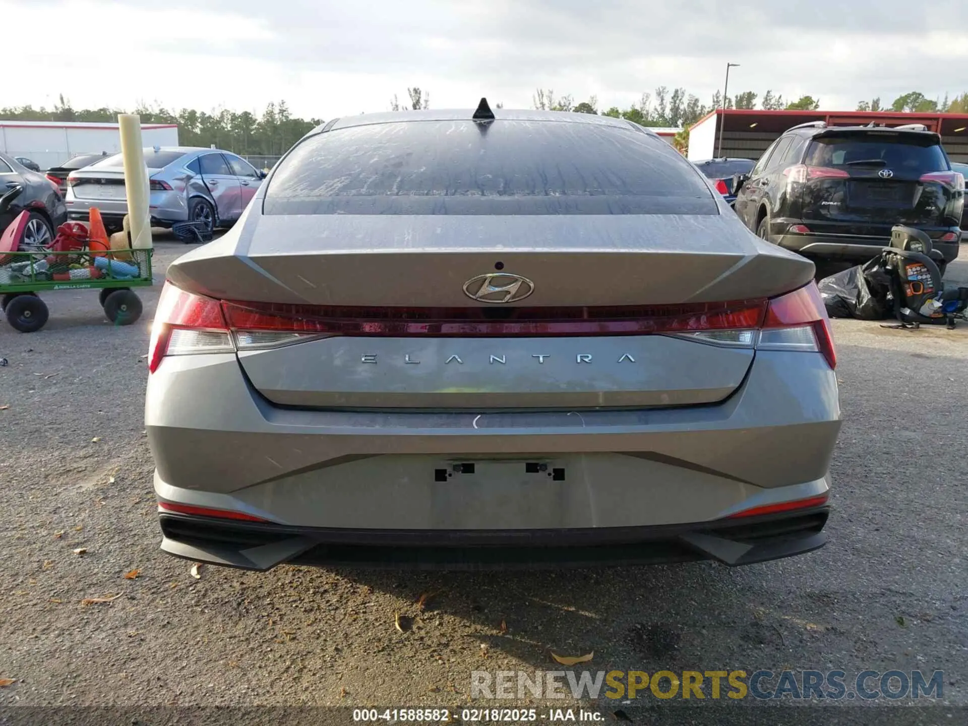 17 Фотография поврежденного автомобиля KMHLM4AG8PU436114 HYUNDAI ELANTRA 2023