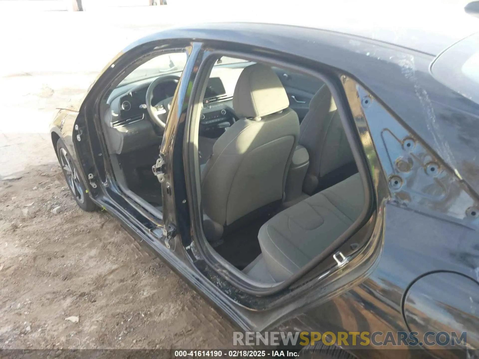 18 Фотография поврежденного автомобиля KMHLS4AG2PU544539 HYUNDAI ELANTRA 2023