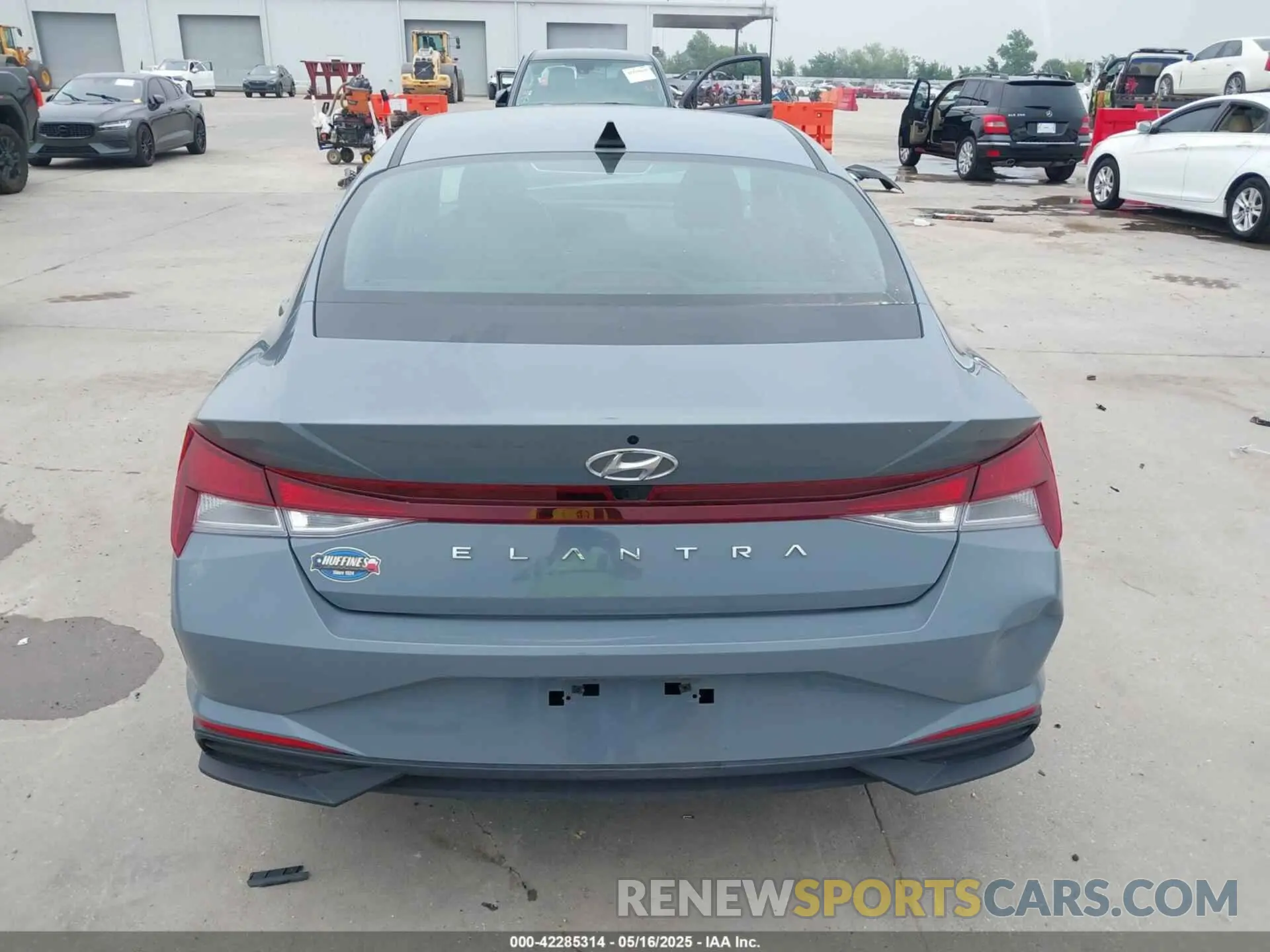 17 Photograph of a damaged car KMHLS4AG6PU436750 HYUNDAI ELANTRA 2023