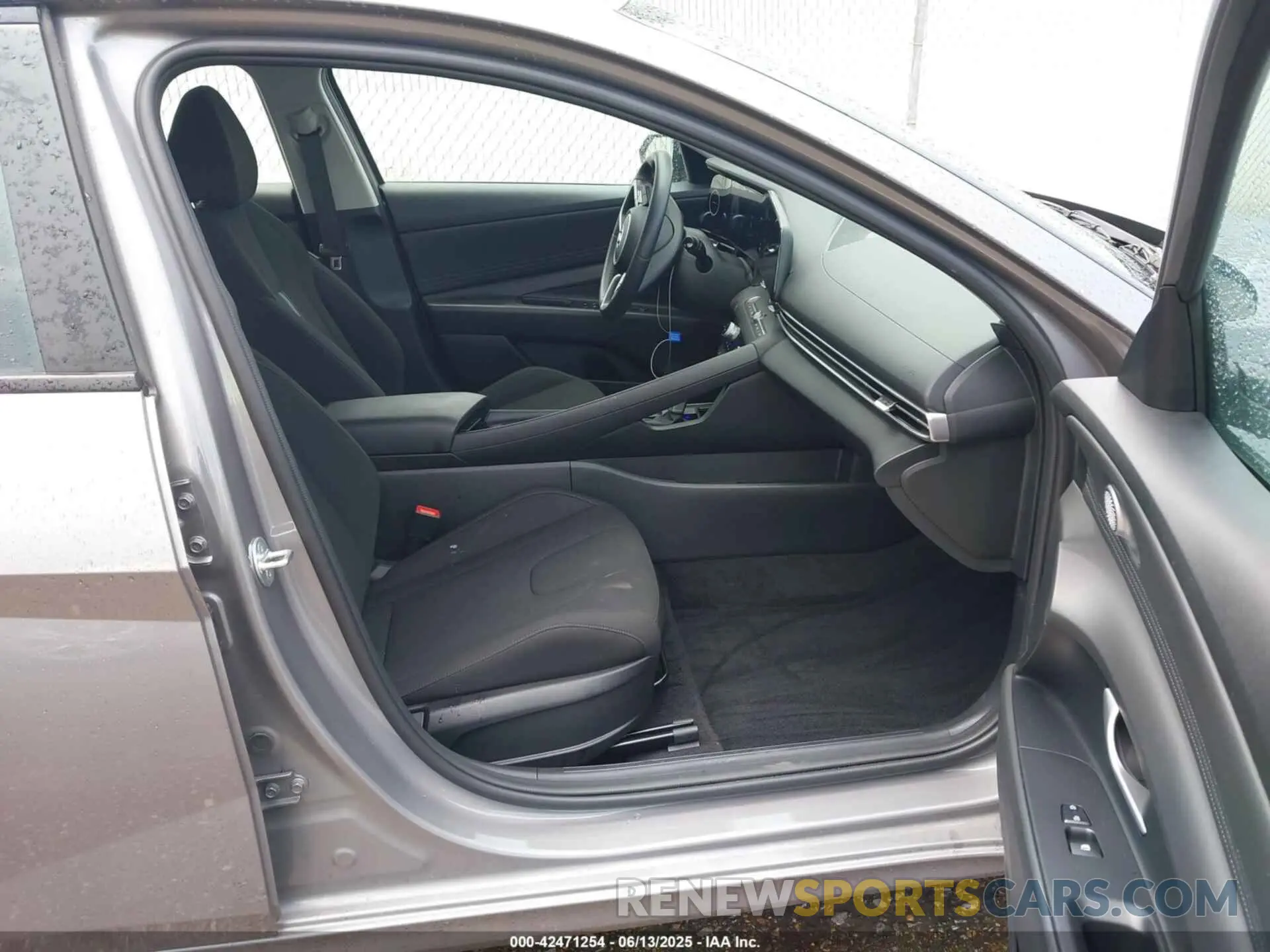 5 Photograph of a damaged car KMHLS4AG8PU555982 HYUNDAI ELANTRA 2023